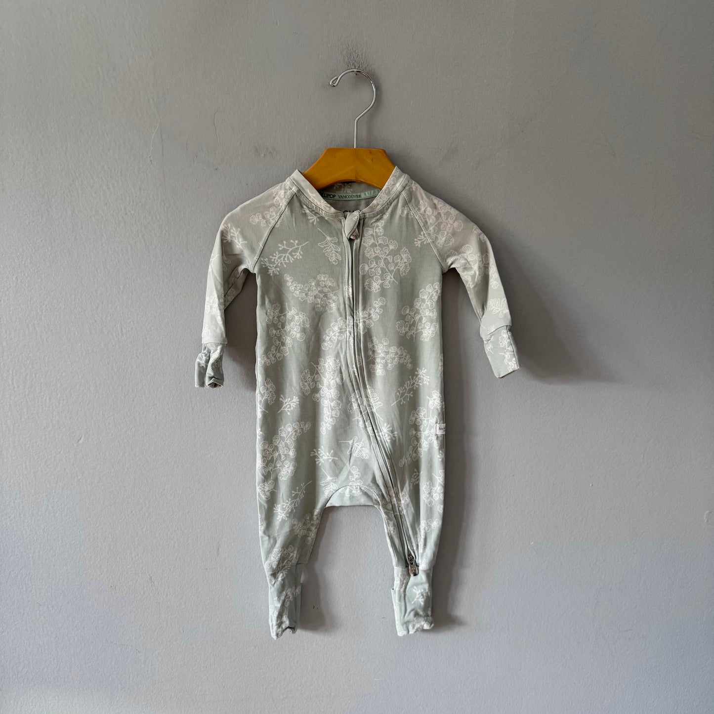 Loulou Lollipop / Sage green romper / 0-3M