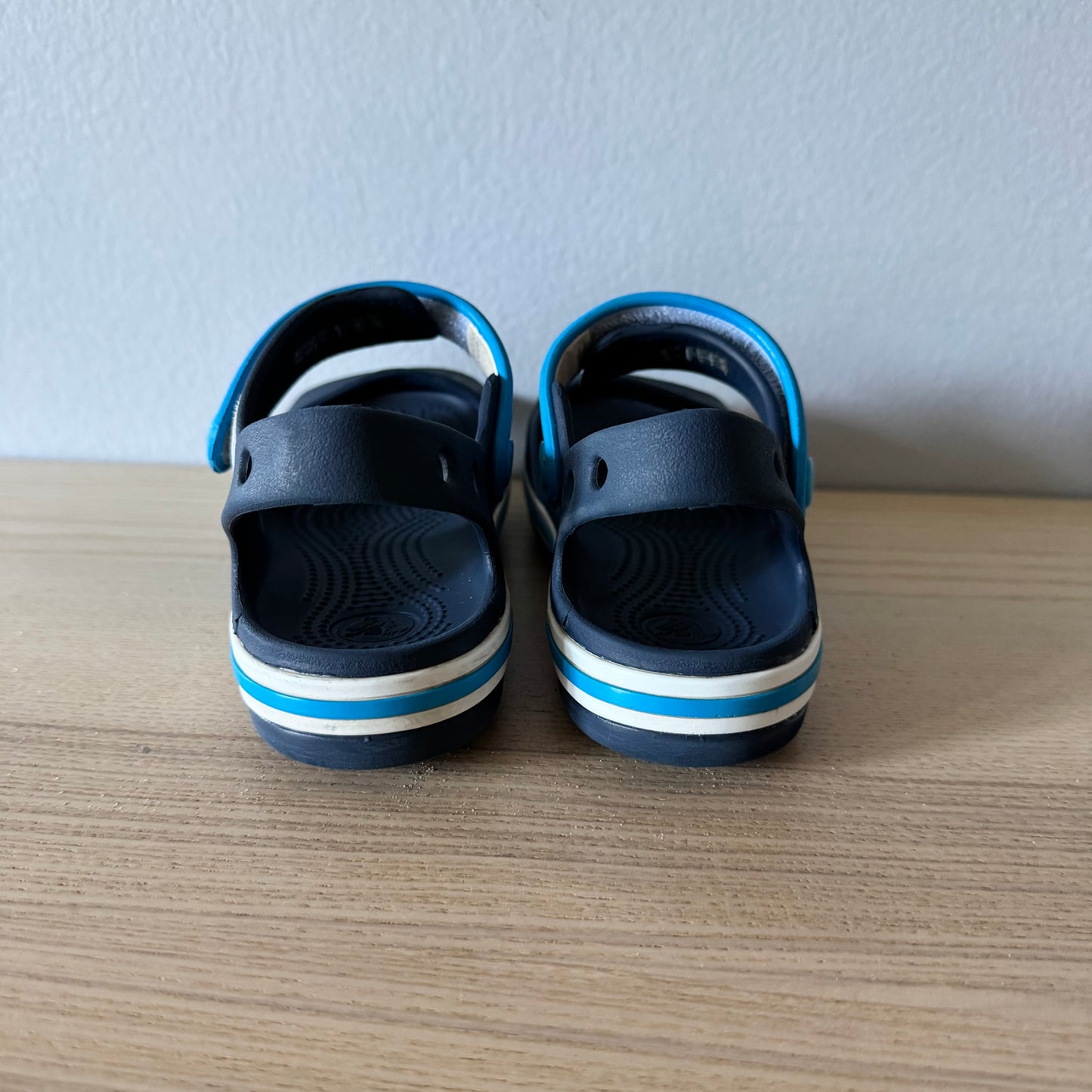 Crocs / Sandals / US11