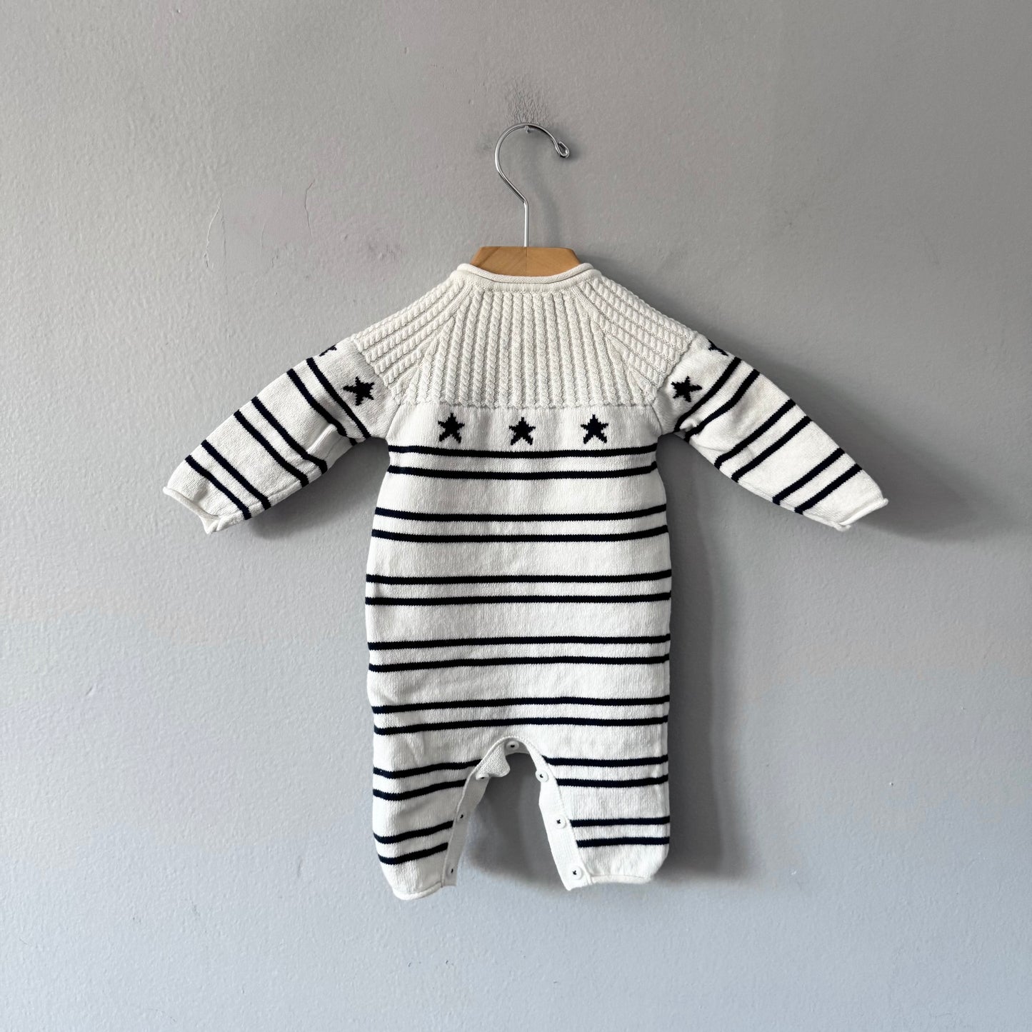 The Little White Company / White x navy star knit romper / 0-3M