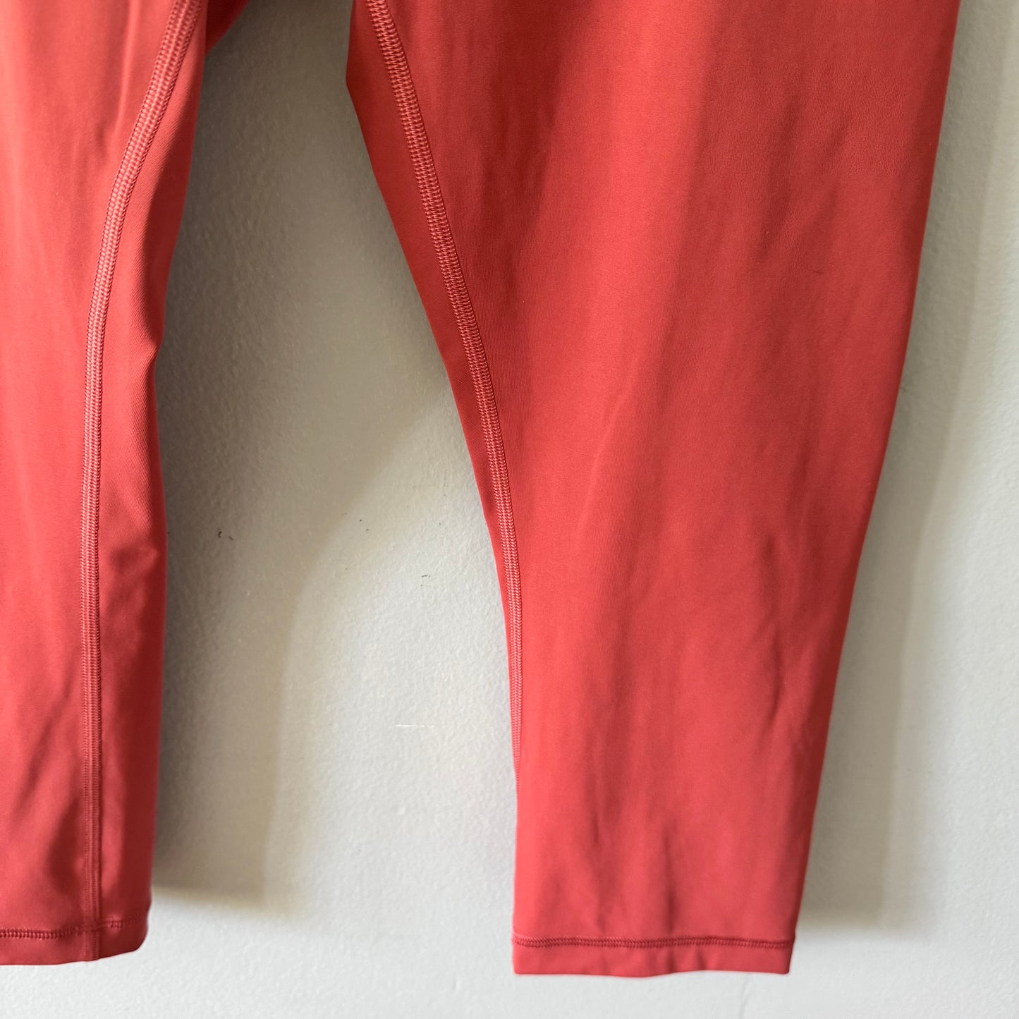Lululemon / Orange cropped leggings / Women 6-8