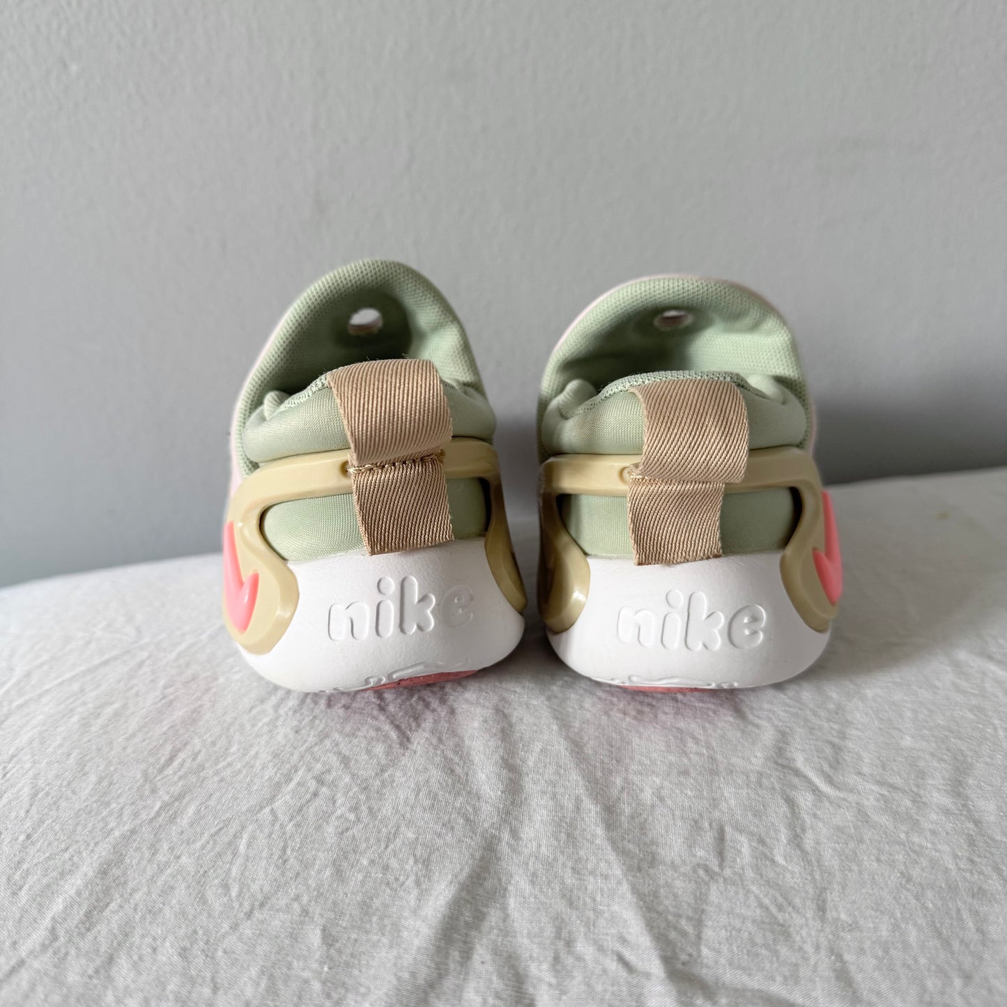 Nike / Running Shoes / US9