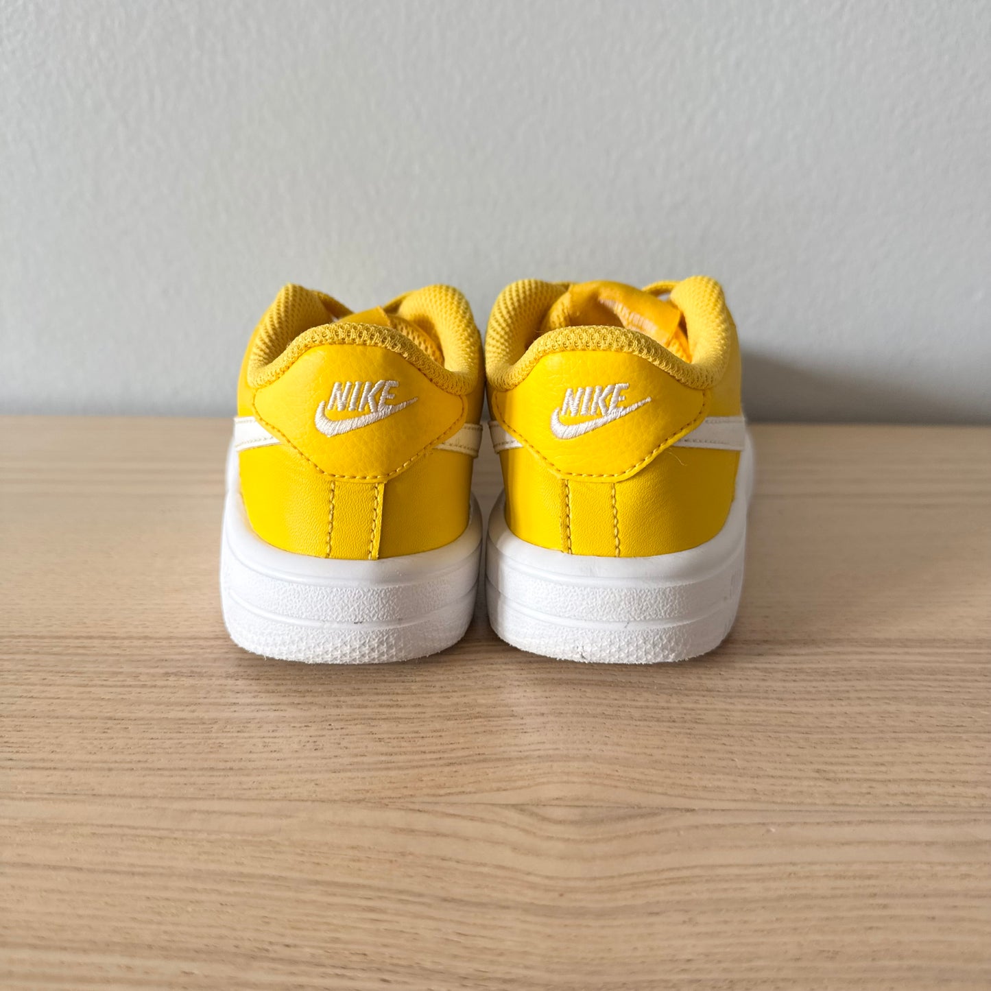 Nike / Yellow sneaker / US10