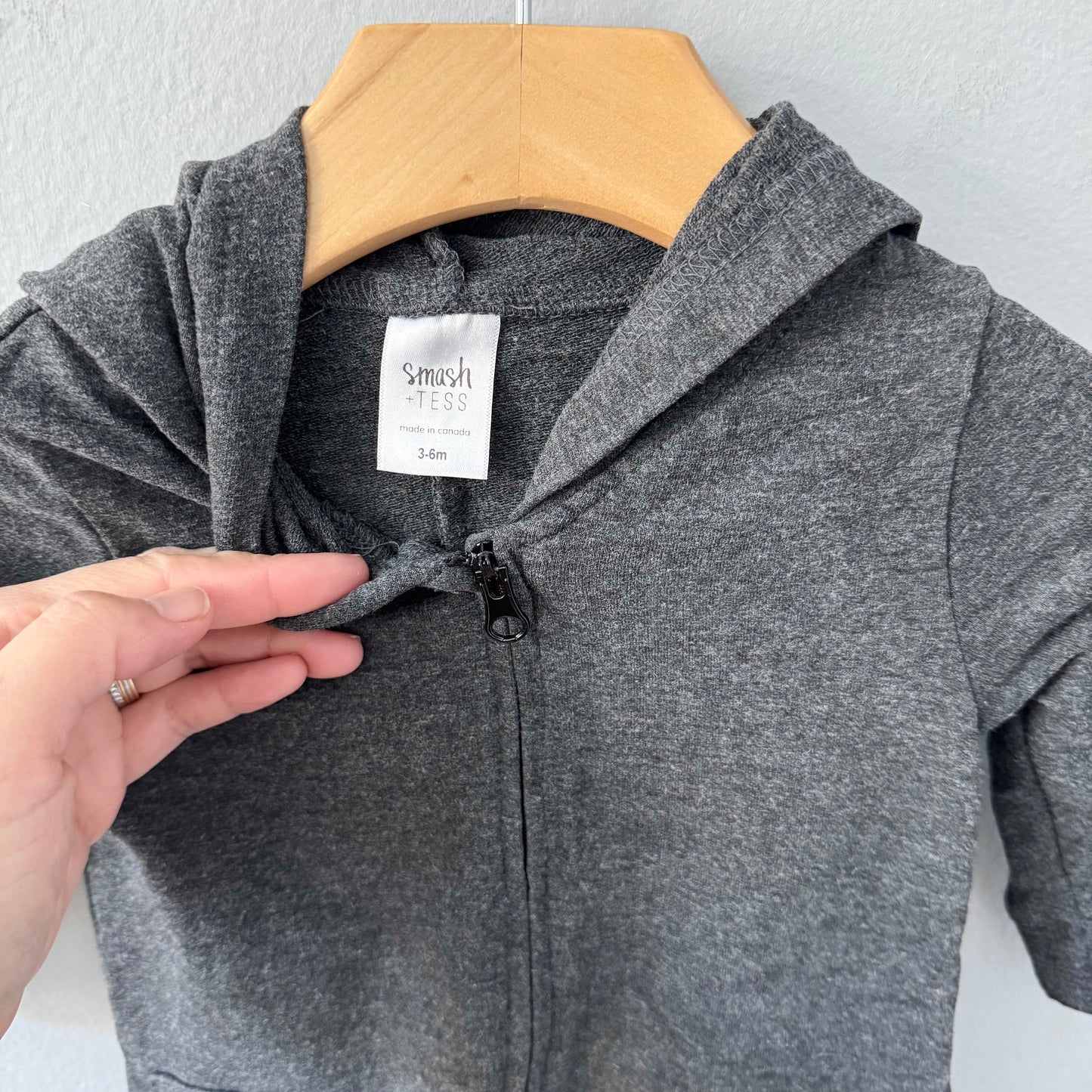 Smash + Tess / Grenouillère ras-du-cou gris anthracite / 3-6 mois