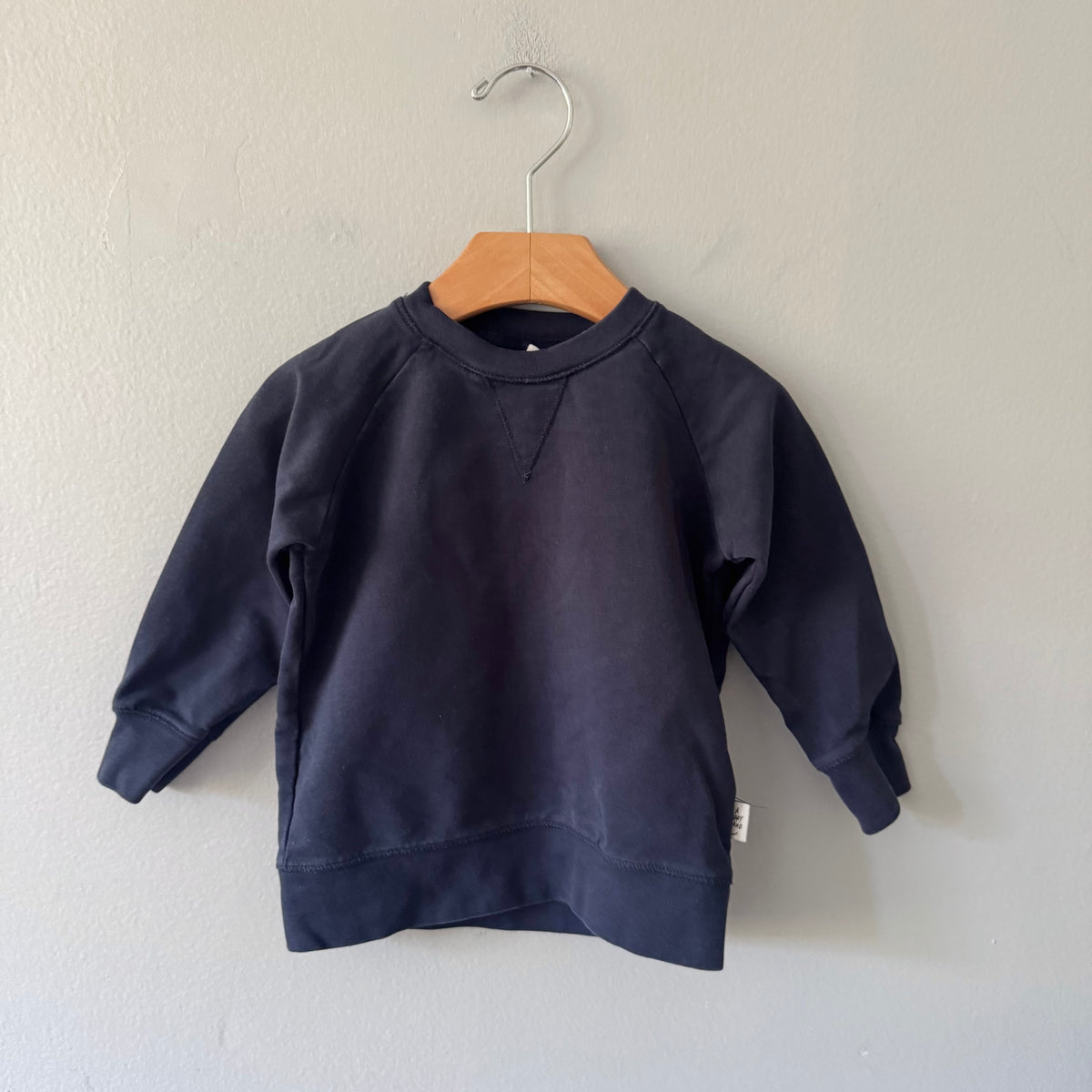 A Happy Brand / Navy sweatshirt / 18-24M