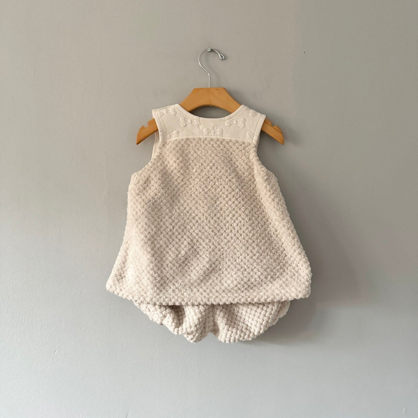 No brand / Ivory sherpa tank x bloomer set / 18-24M