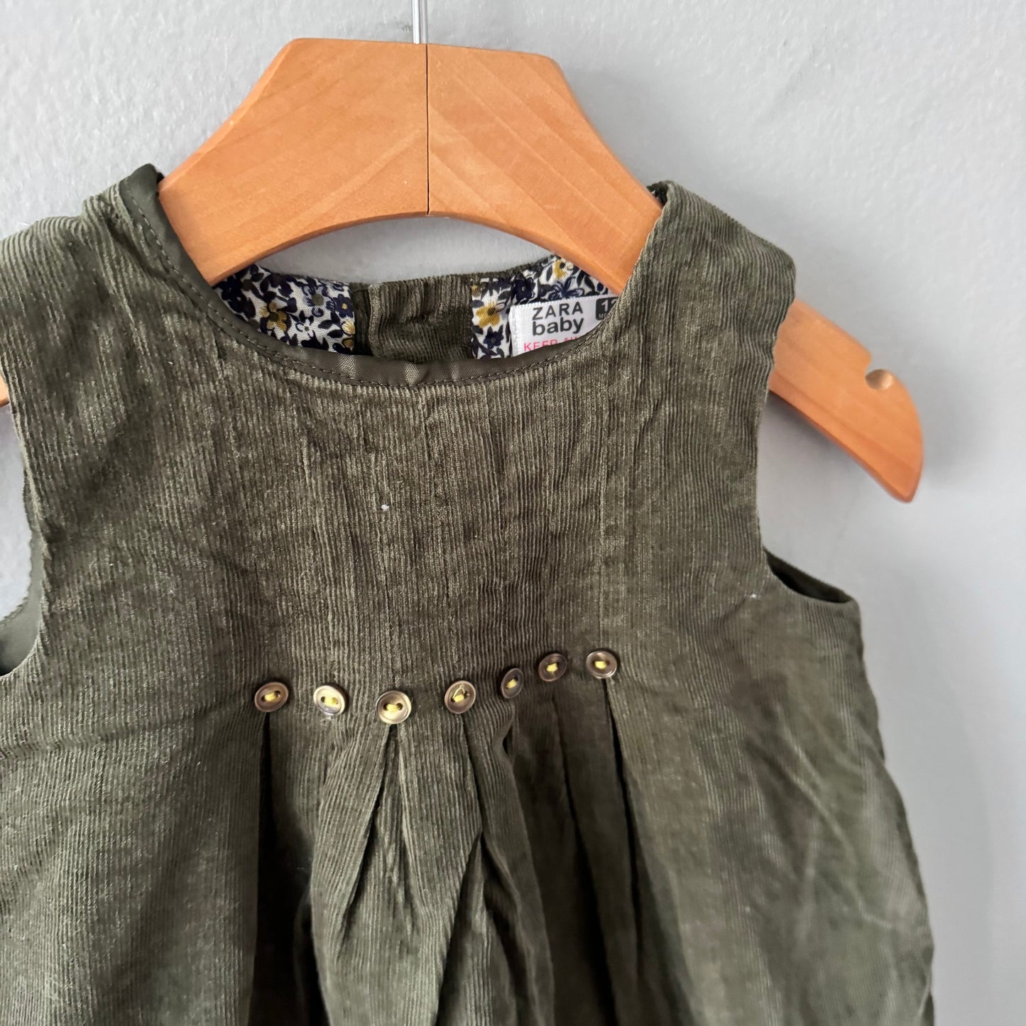 Zara / Khaki corduroy dress / 12-18M