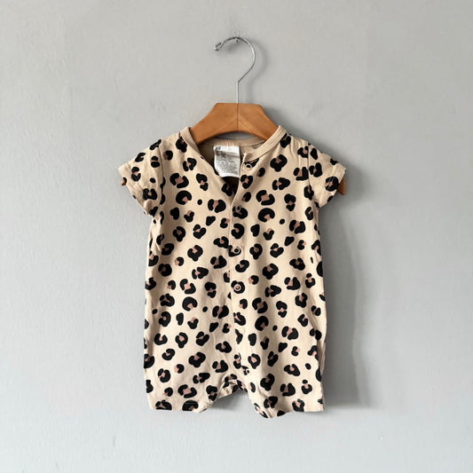 H&M / Barboteuse d'été beige et léopard / 2-4 mois