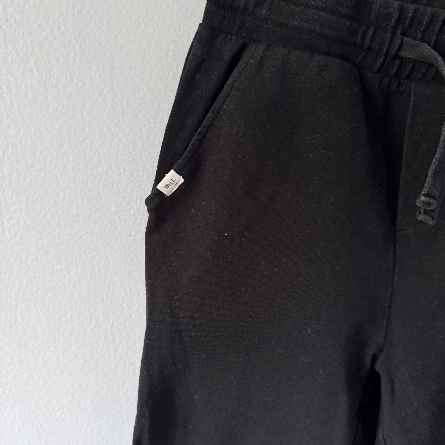Miles the label / Black sweatpants / 8Y