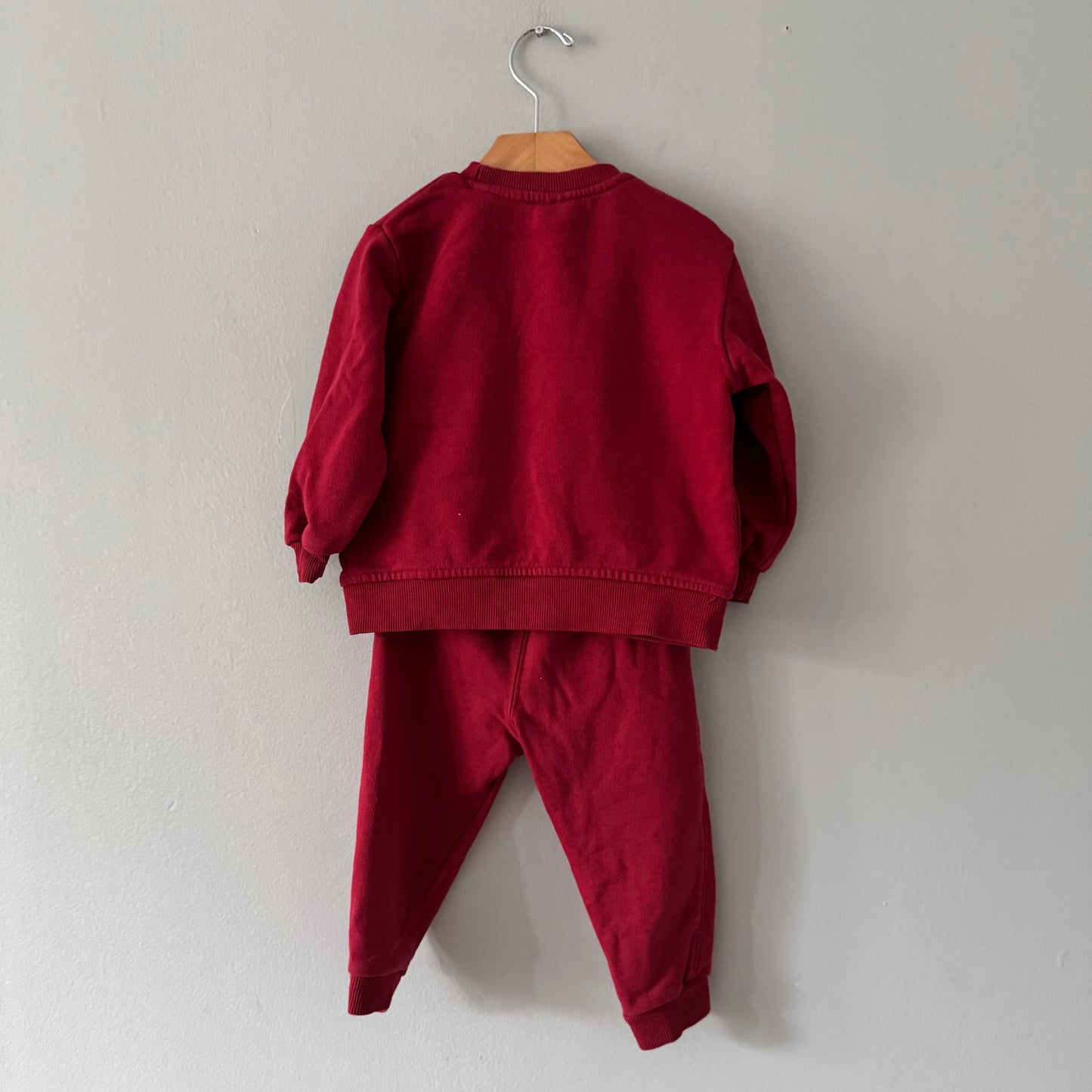 Zara / Red sweatshirt & pants set / 18-24M