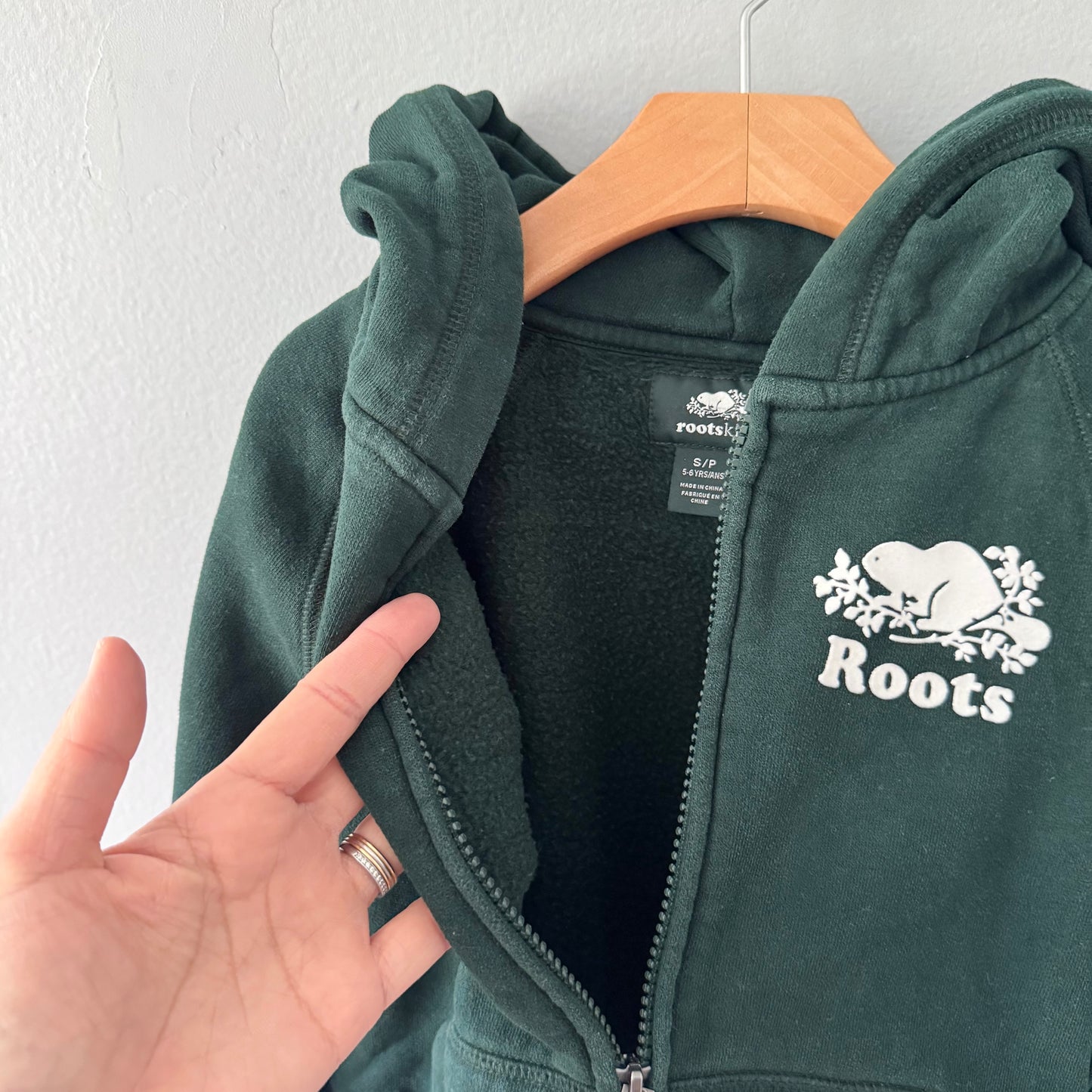 Roots / Green zip up hoodie / 5-6Y