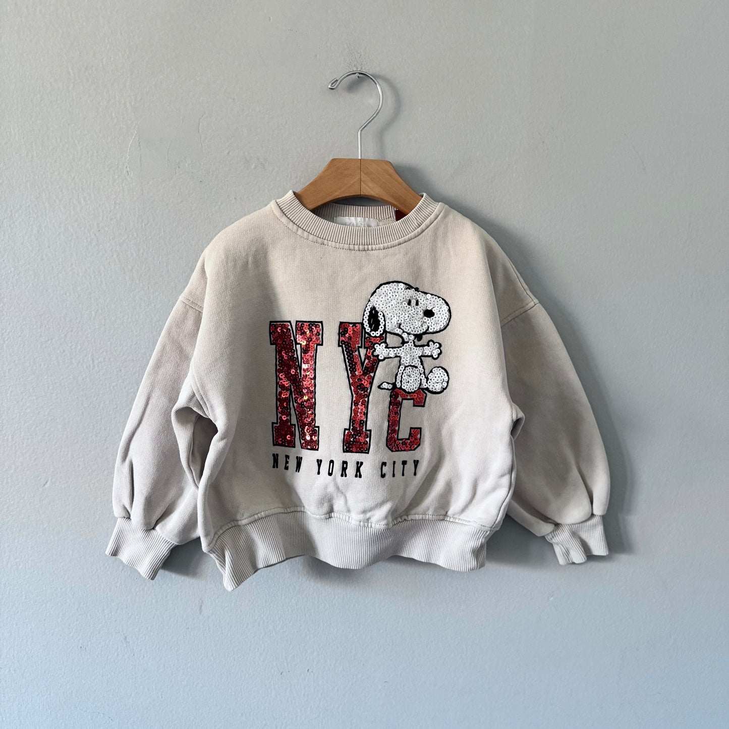 Zara / Sweat-shirt à sequins Snoopy / 6 ans