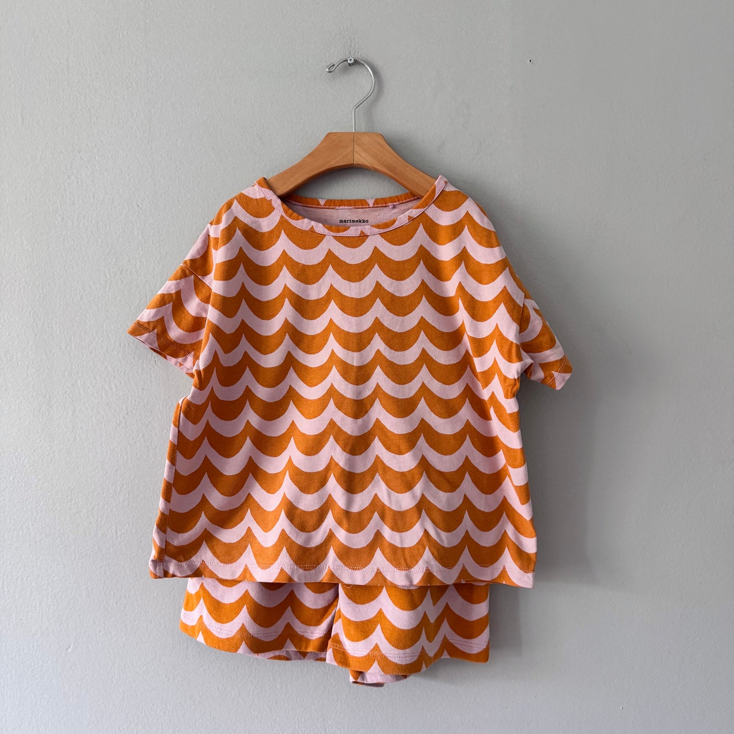 Marimekko x Uniqlo / Orange top & shorts set / 7-8Y