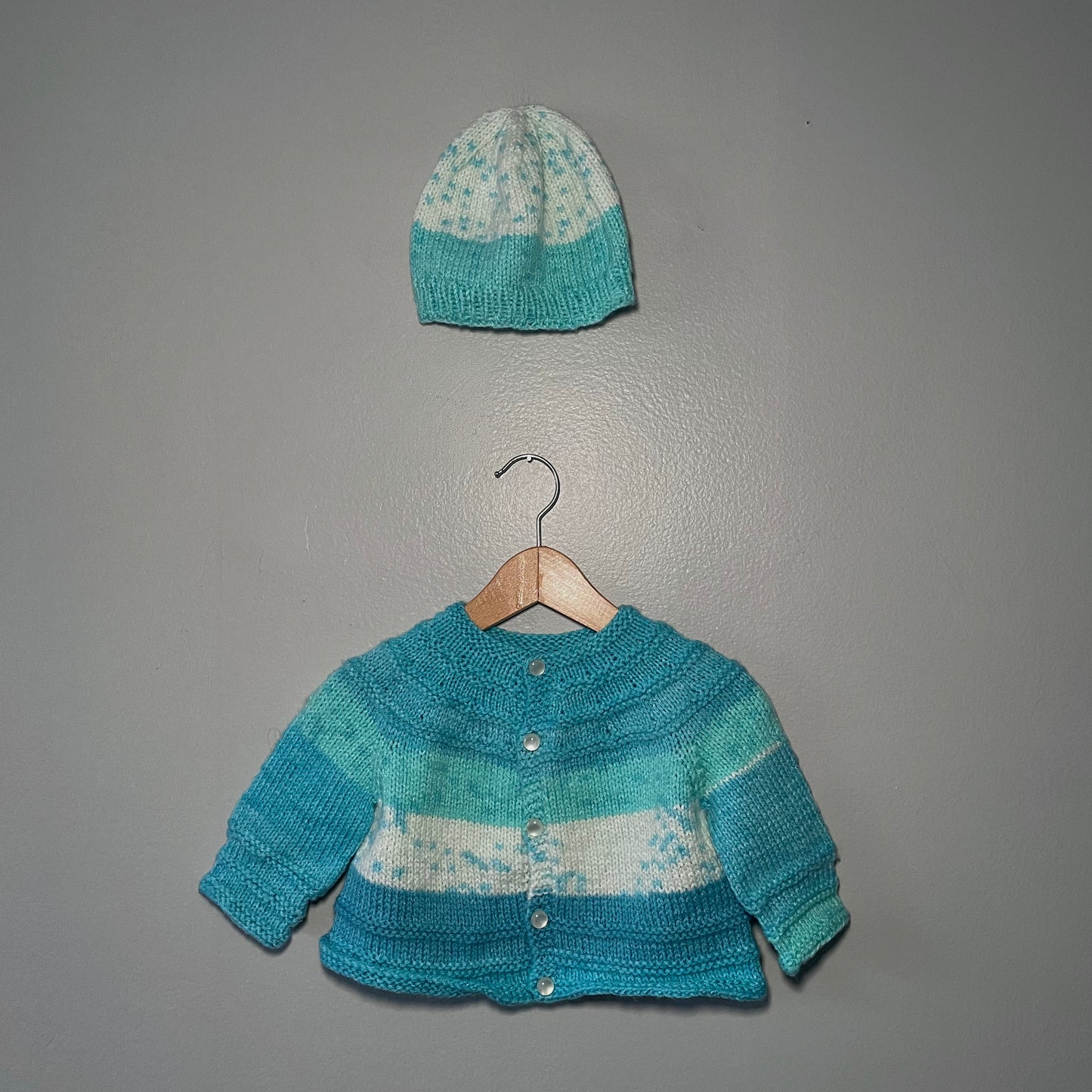 Handmade / Light blue cardi and beanie set / 6-12M