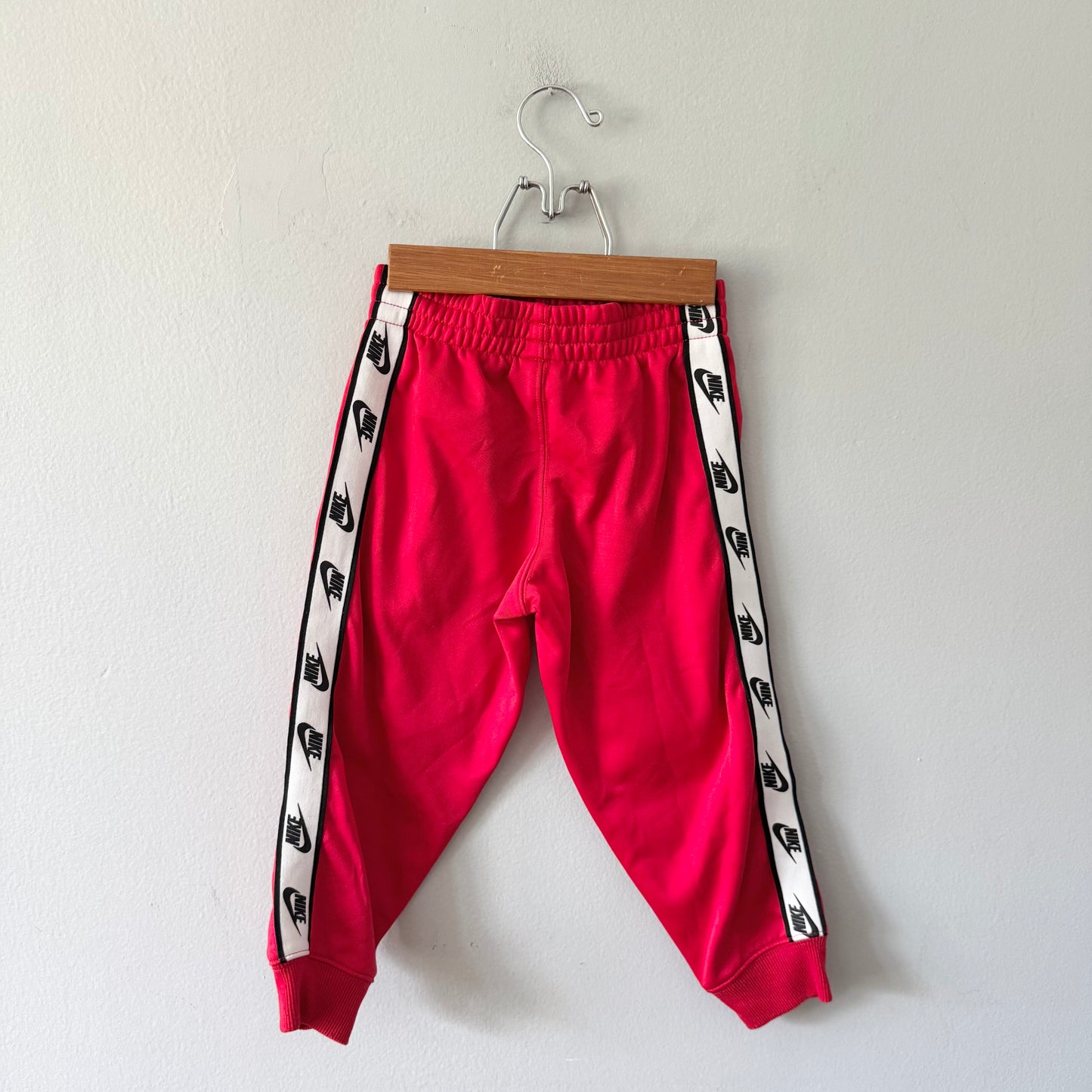 Nike / Red track pants / 4-5Y