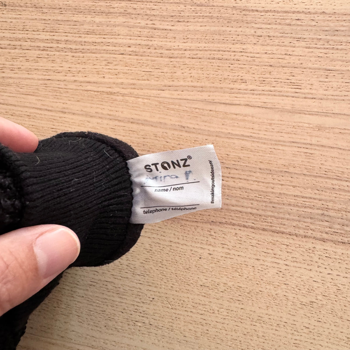 Stonz / Black mittens / 4-8Y