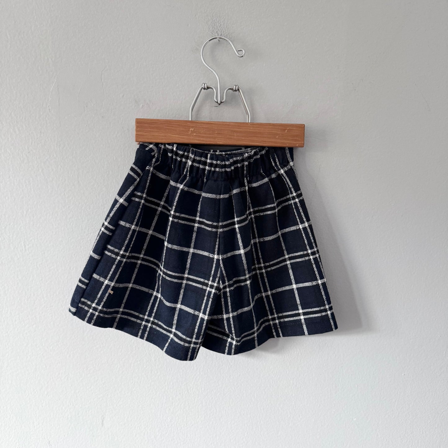 Zara / Black white wrapped shorts / 7Y(Fits 5-6Y)