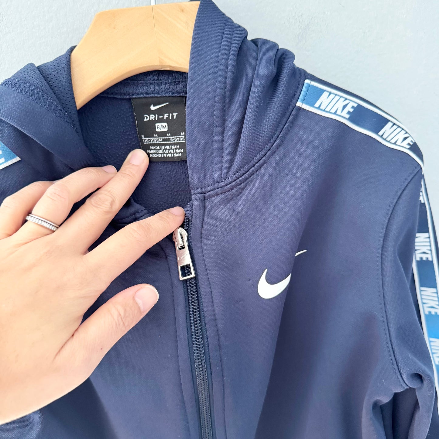Nike / Navy track suit zip up top / 5-6Y