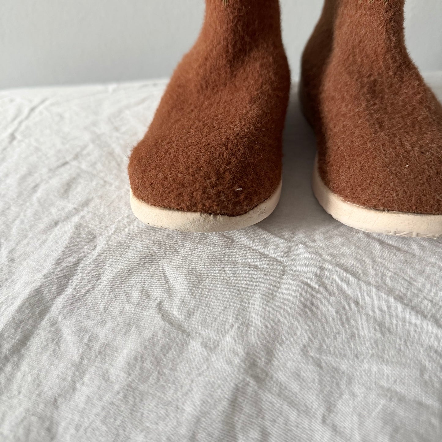 Hey Folks / knit boots / US9