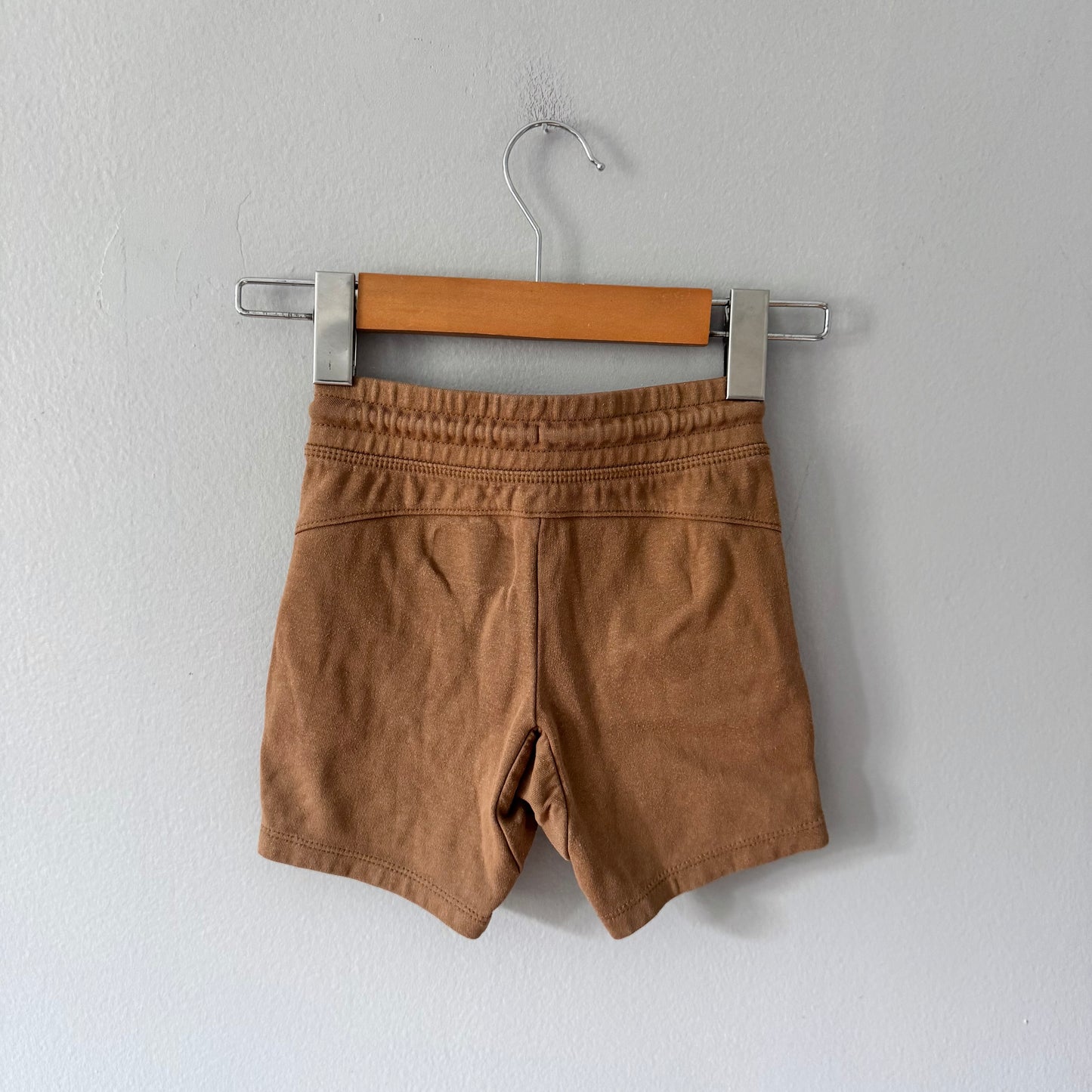 Gap / Brown active shorts / 3Y