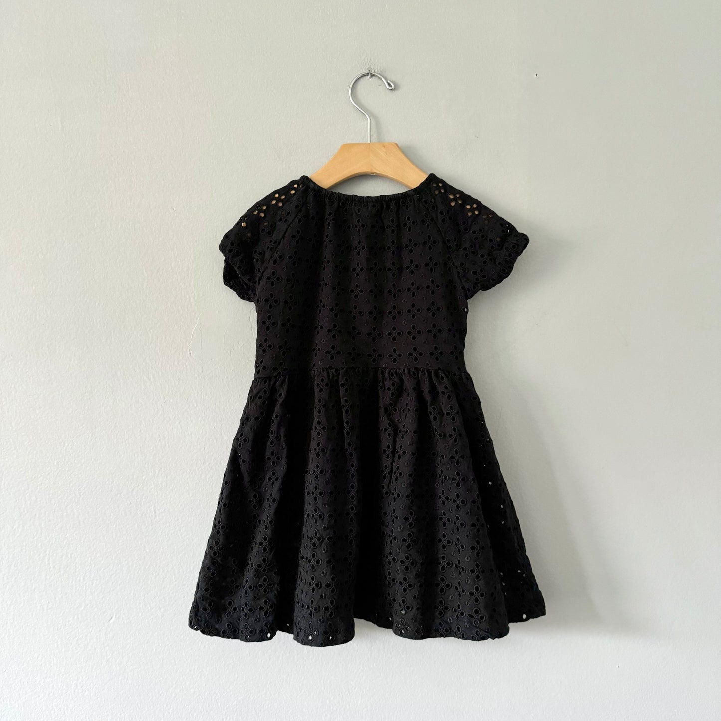 Zara / Black eyelet dress / 5Y