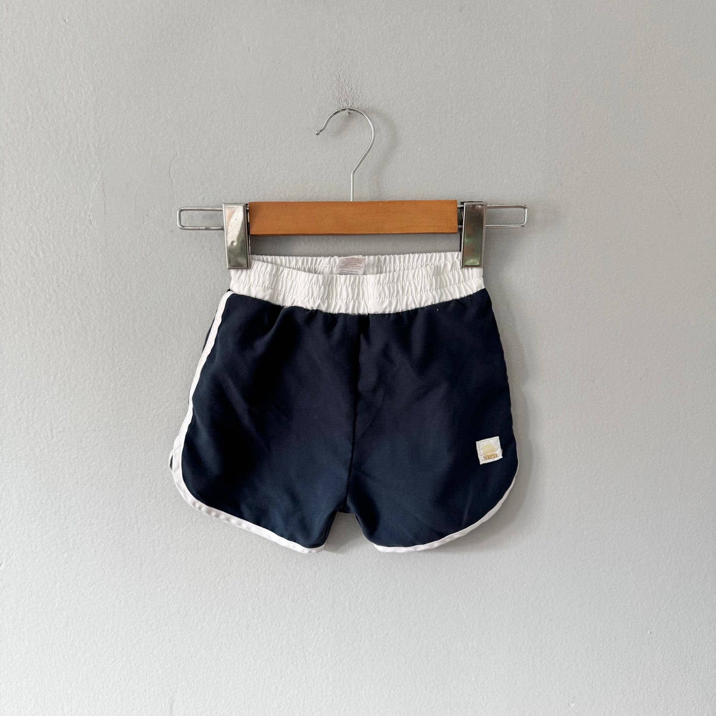 Lila & Jack / Navy swim trunks / 4Y - Mended