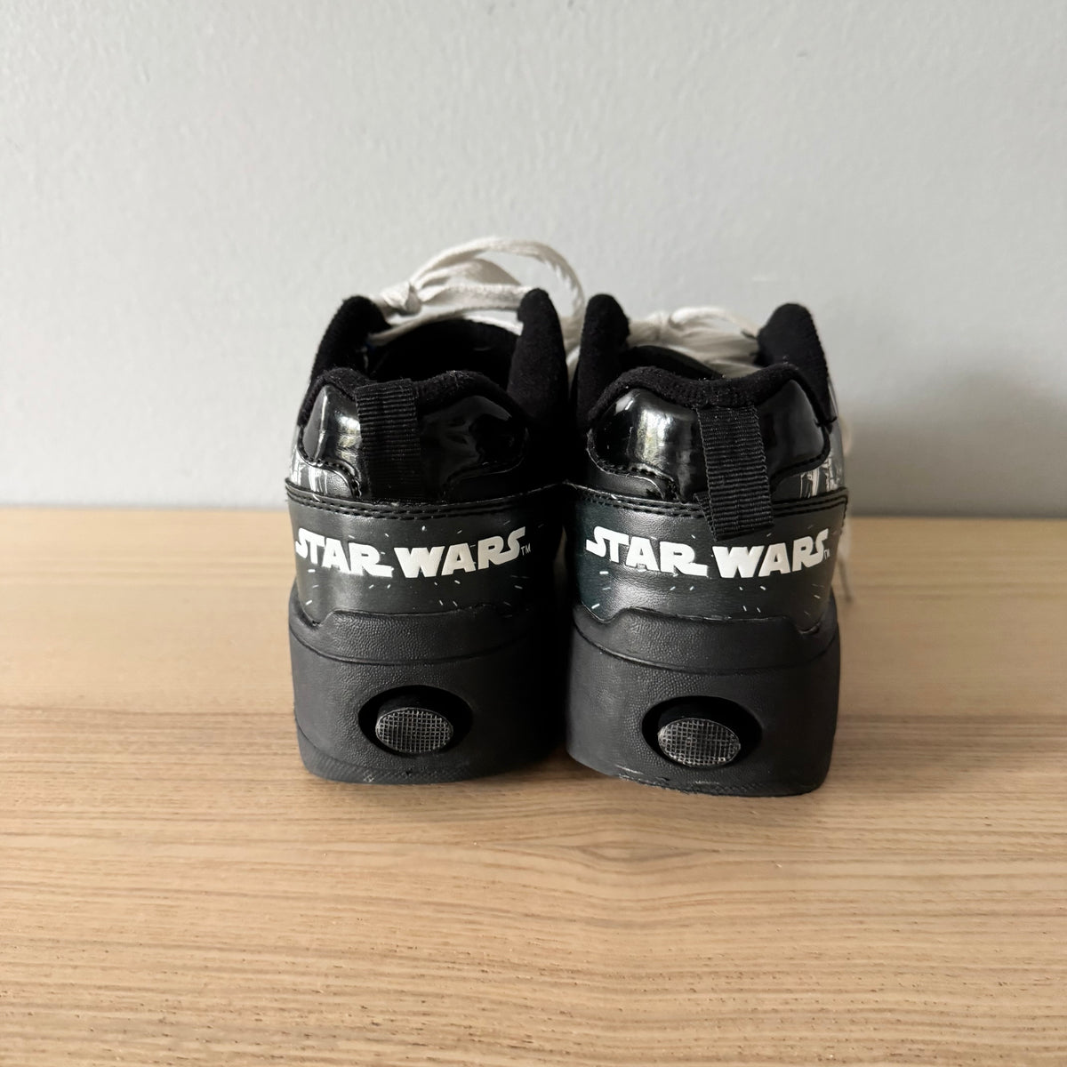 Heelys / Shoes / J1