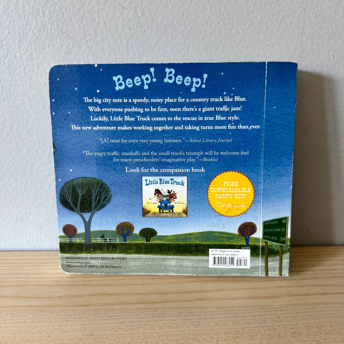 Little Blue Truck Leads the Way / Alice Schertle