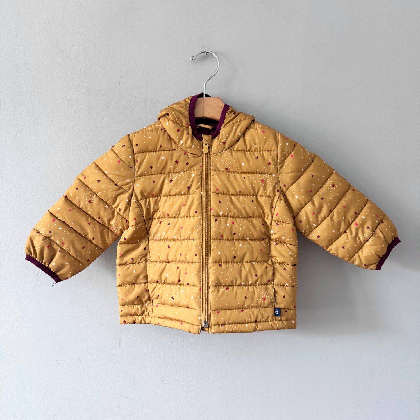 Gap / Doudoune moutarde imprimé étoiles / 18-24 mois