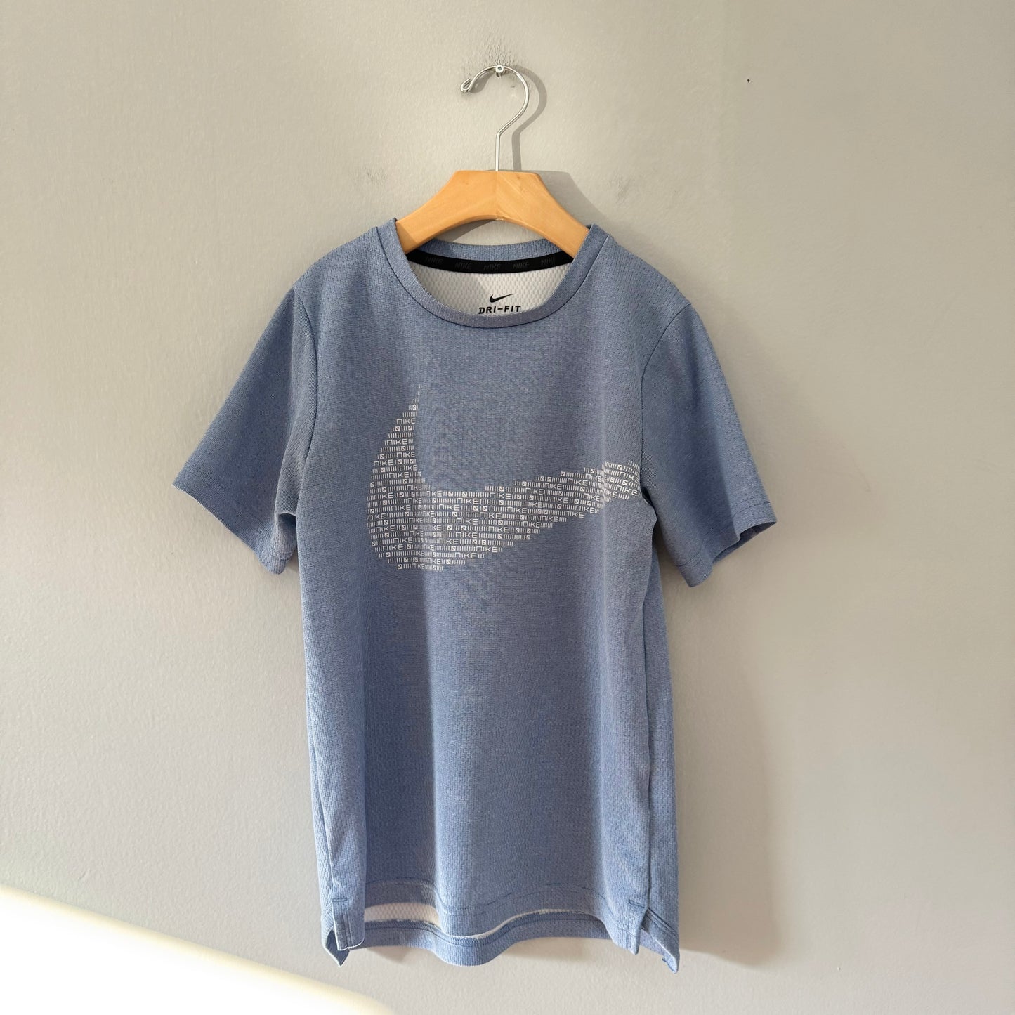Nike / Light blue Dri-fit short sleeve top / M(8Y)