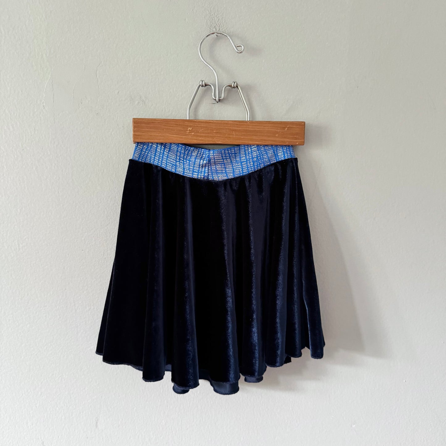 S Cross / Navy velour skirt / 6-7Y