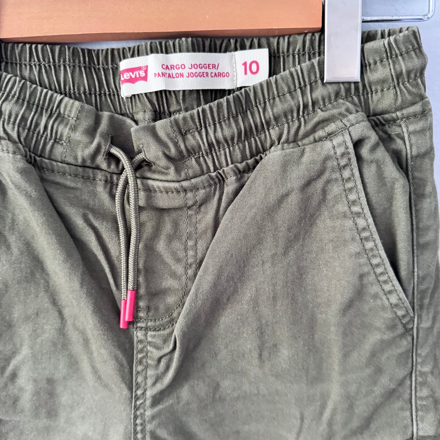 Levi's / Khaki cargo pants / 10Y