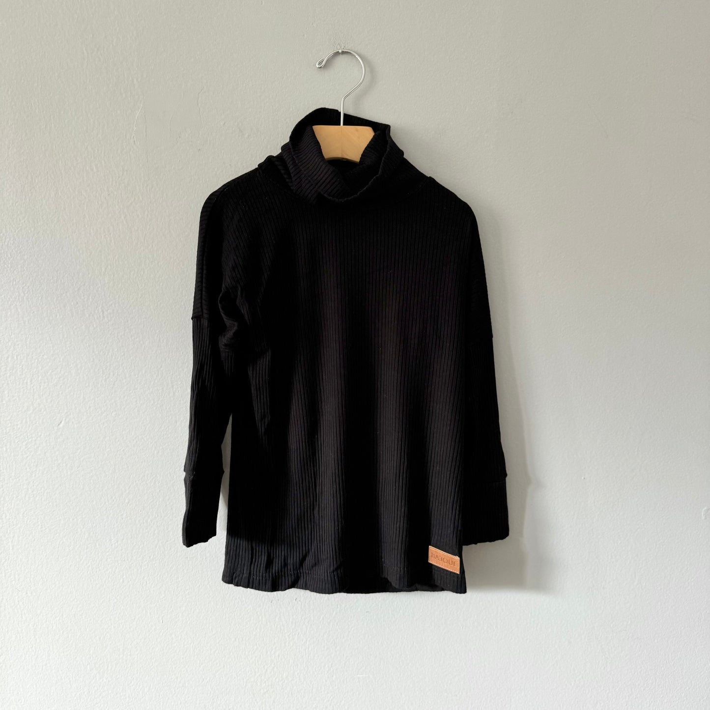 Bajoue / Black ribbed long sleeve top / 4-6T