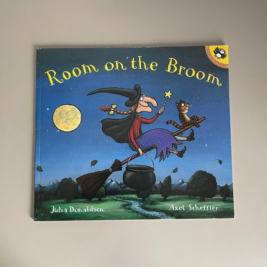 Room on the Broom / Julia Donaldson & Axel Scheffler