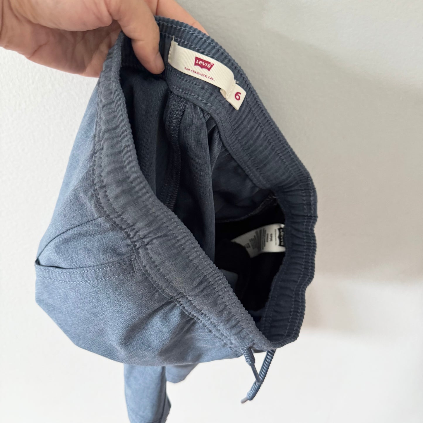 Levi's / Blue shorts / 6Y