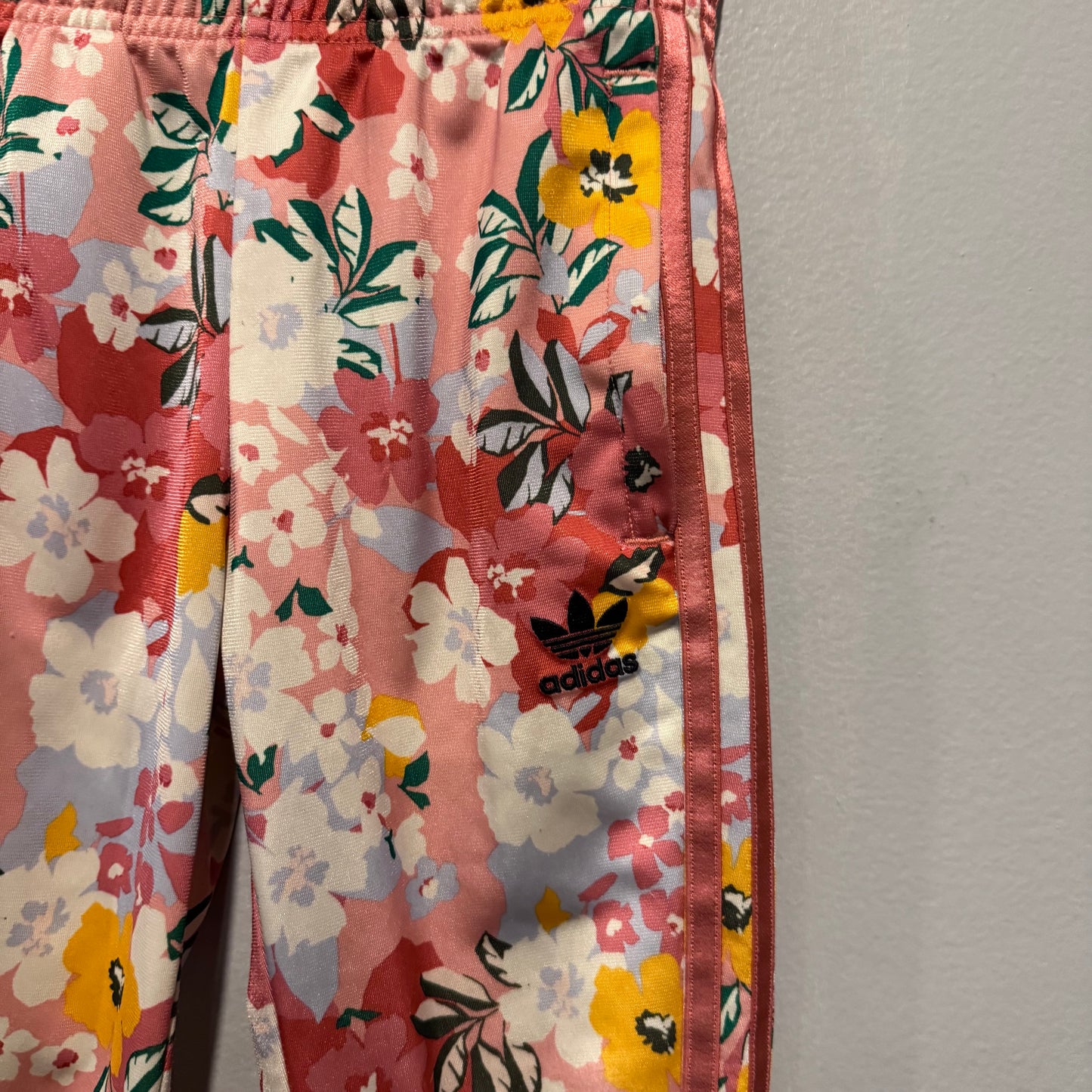 Adidas / Pink floral track pants / 4-5Y
