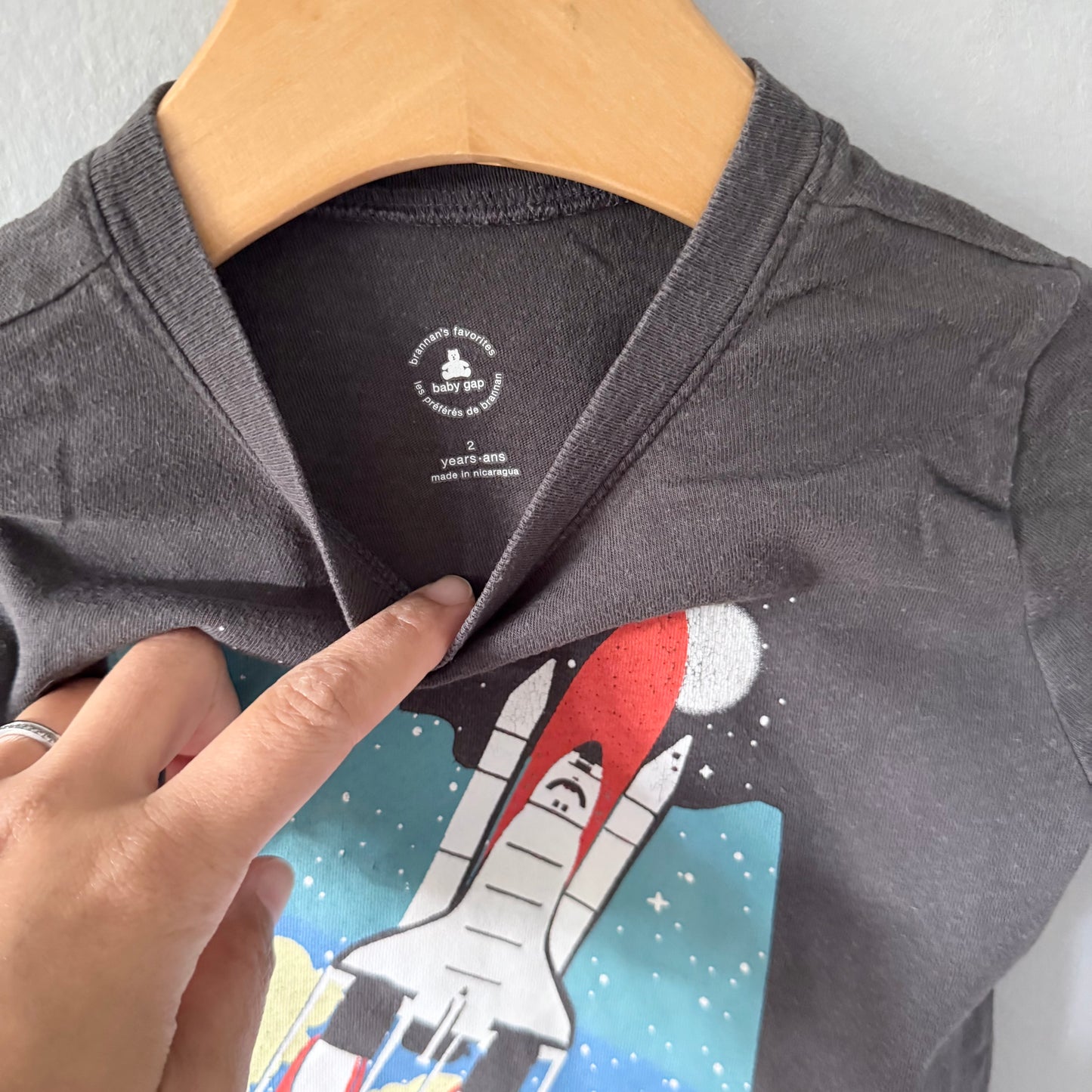 Gap / Dark grey Explore T-shirt / 2Y