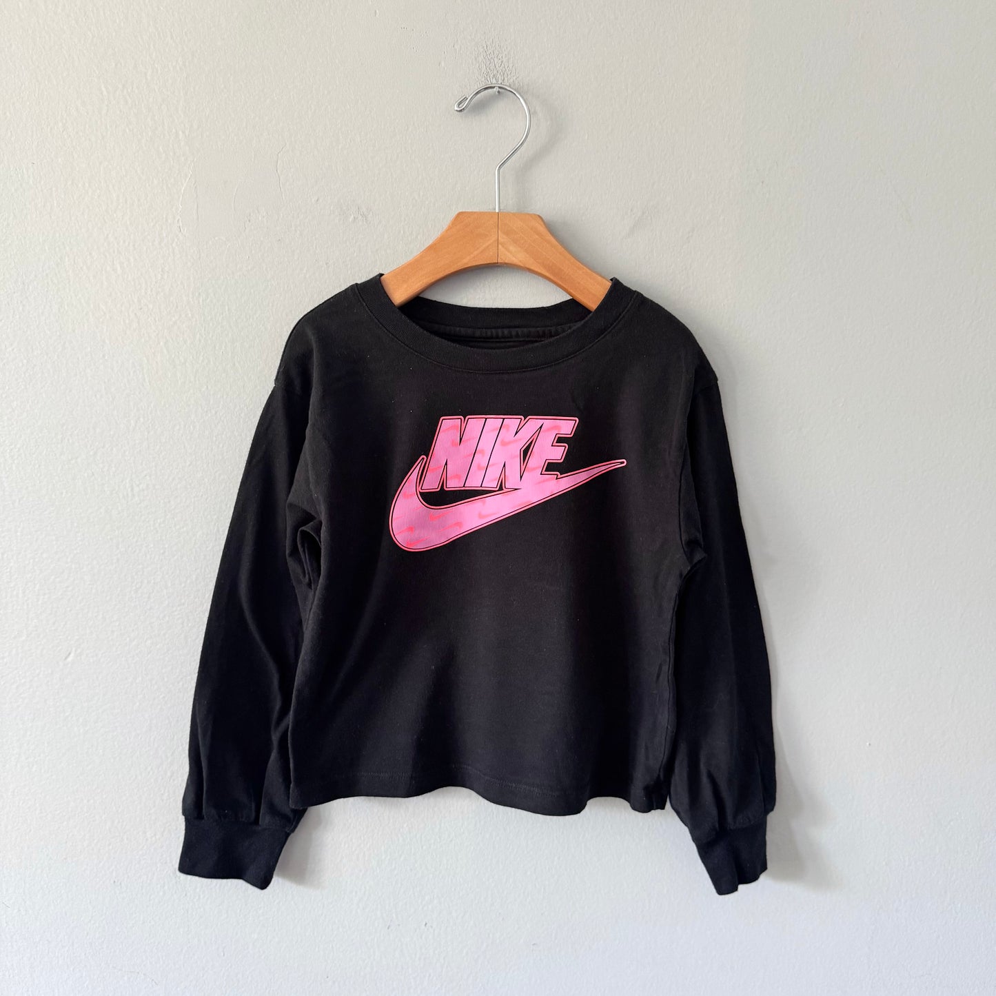 Nike / Black x pink long sleeve / 5-6Y