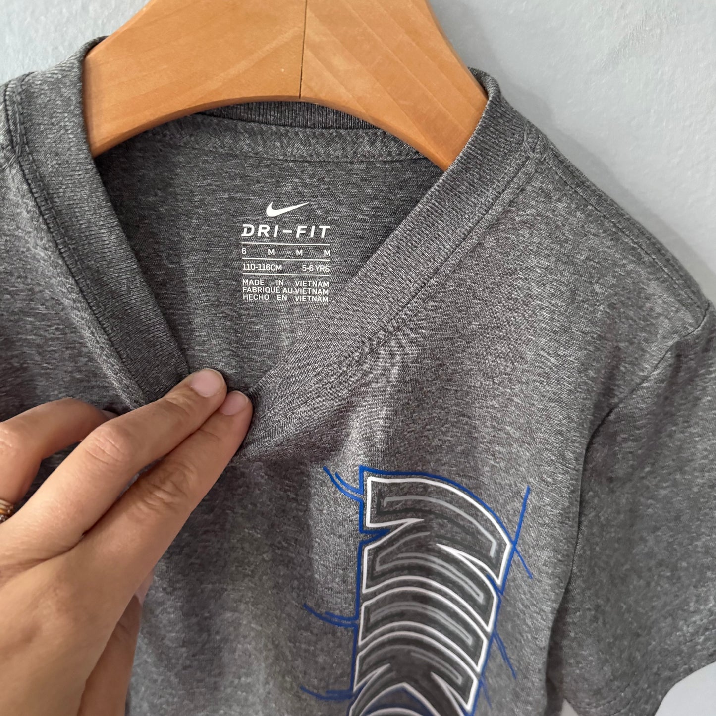 Nike / Dark grey Dri-Fit / 5-6Y