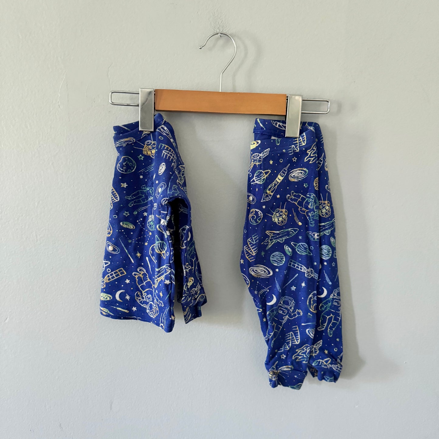 Gap / Blue x space pajama set / 12-18M - 2 Available