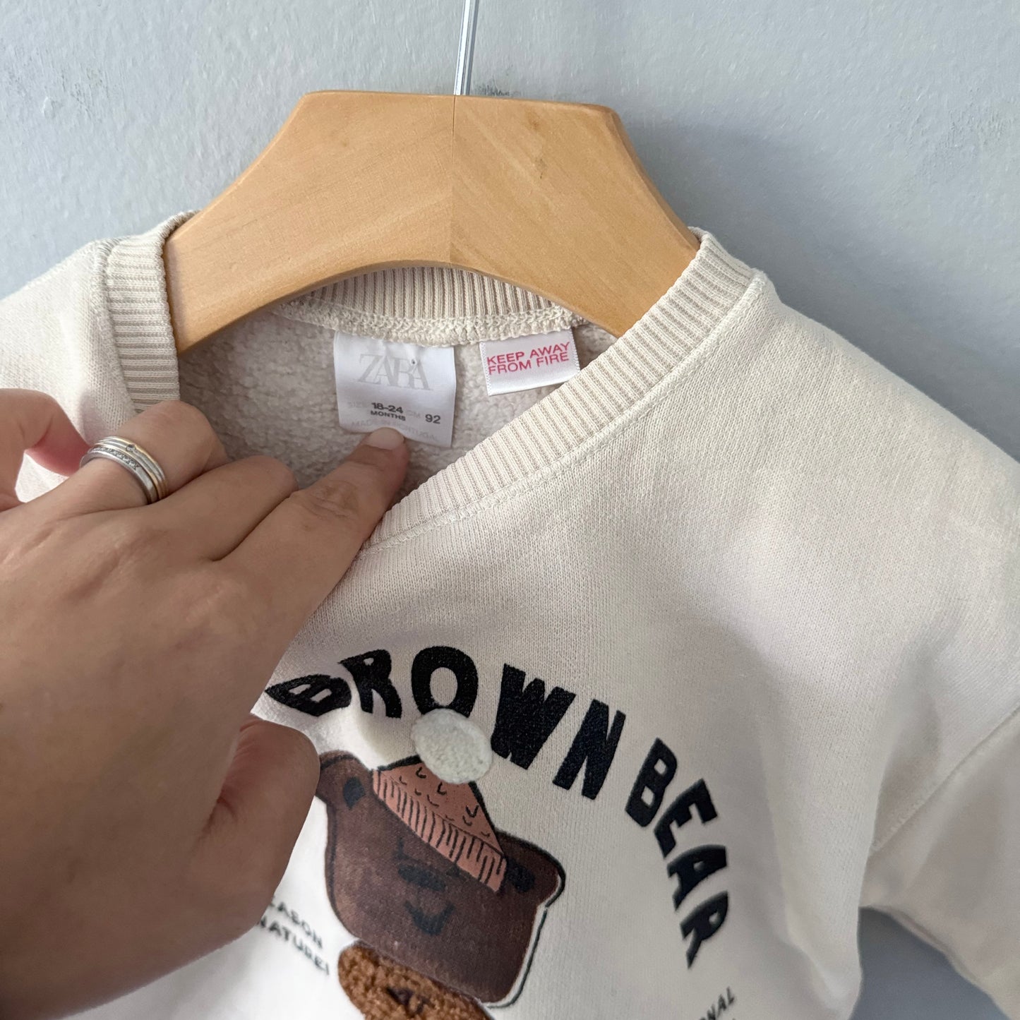 Zara / lucky brown bear' crewneck / 18-24M