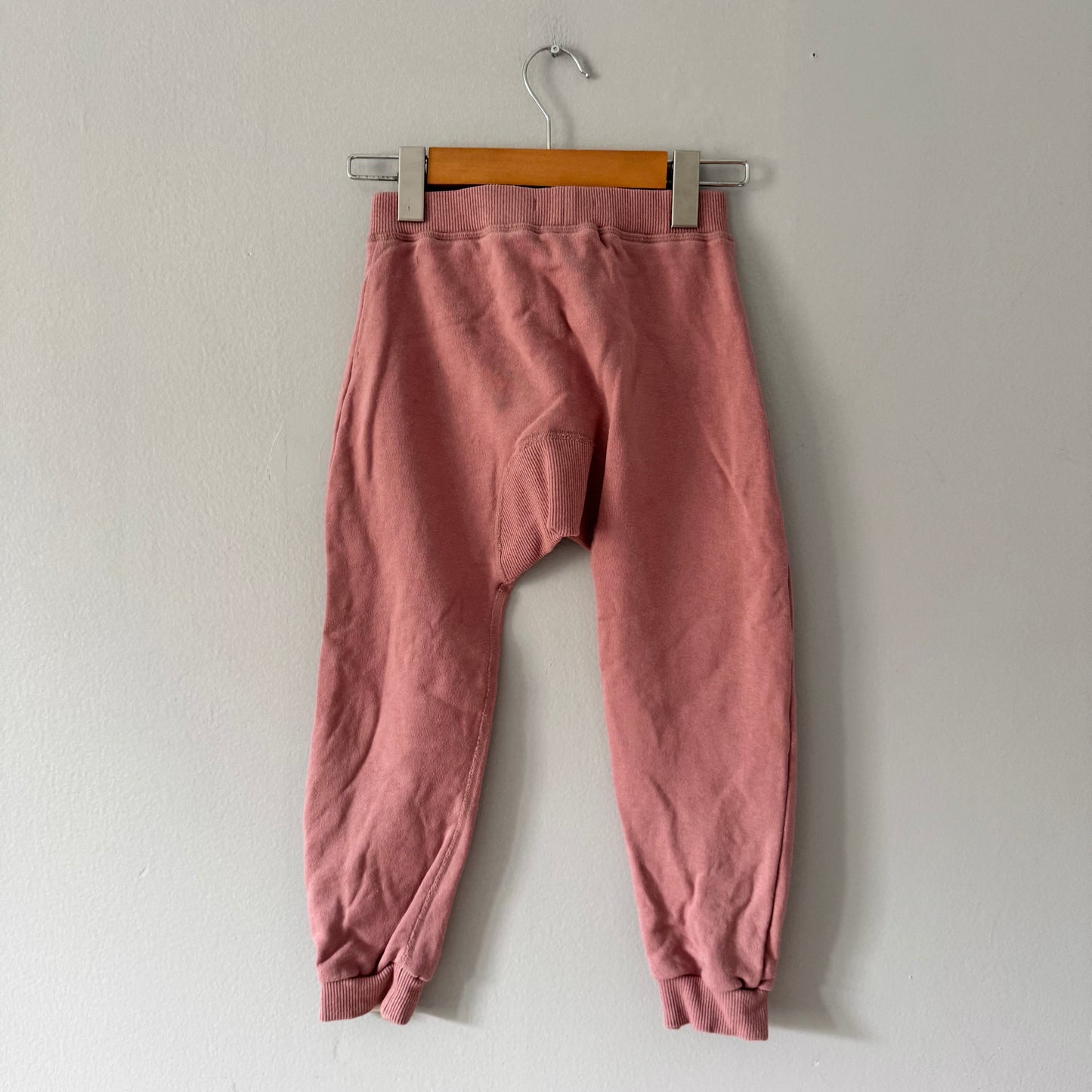 Petits Vilains / Smokey pink sweatpants / 6-7Y
