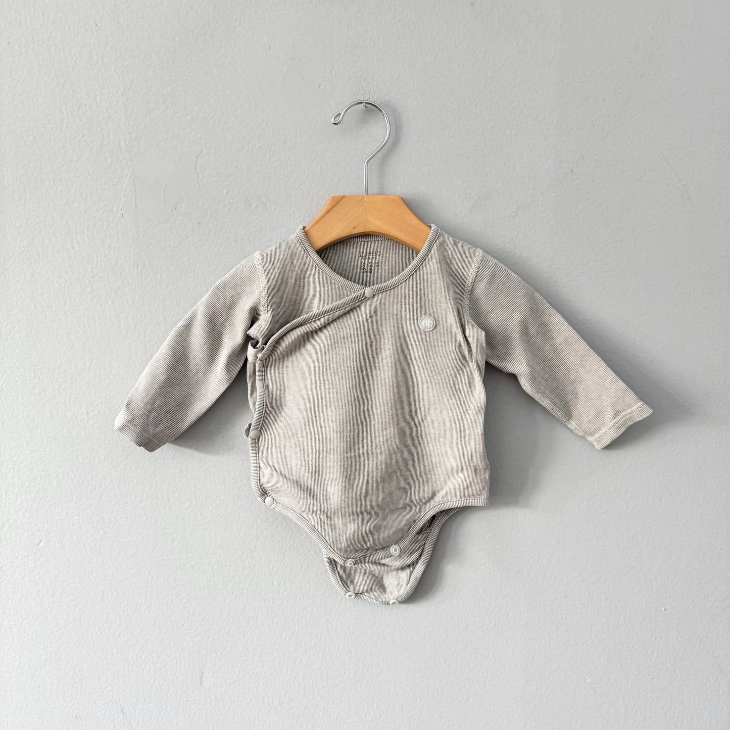Nid / Grenouillère en coton biologique Stripe / 3-6M