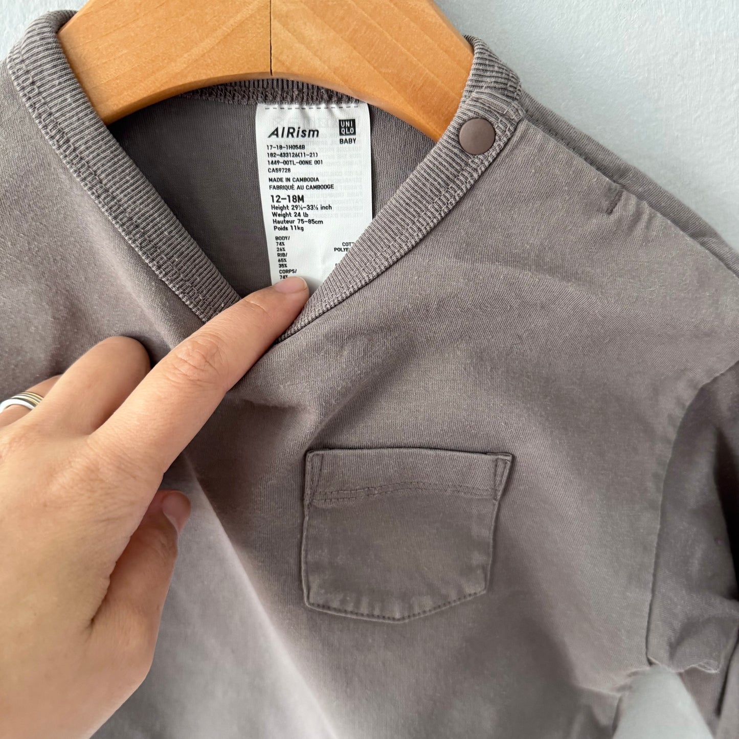 Uniqlo / T-shirt gris à manches longues / 12-18M