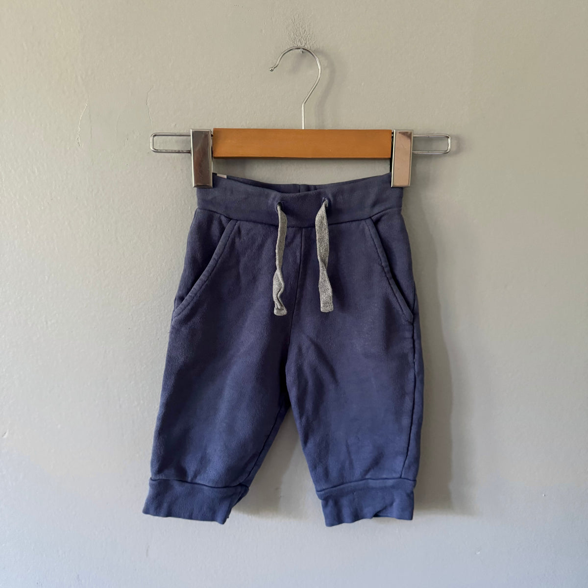 Mini mioche / Blue capri sweatpants / 12-18M