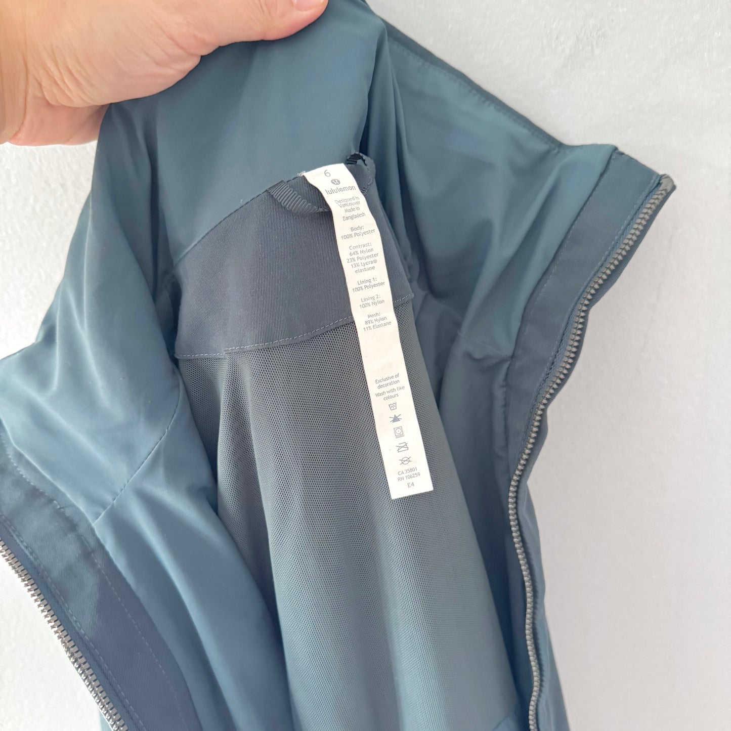 Lululemon / Dark green light jacket / Women 6