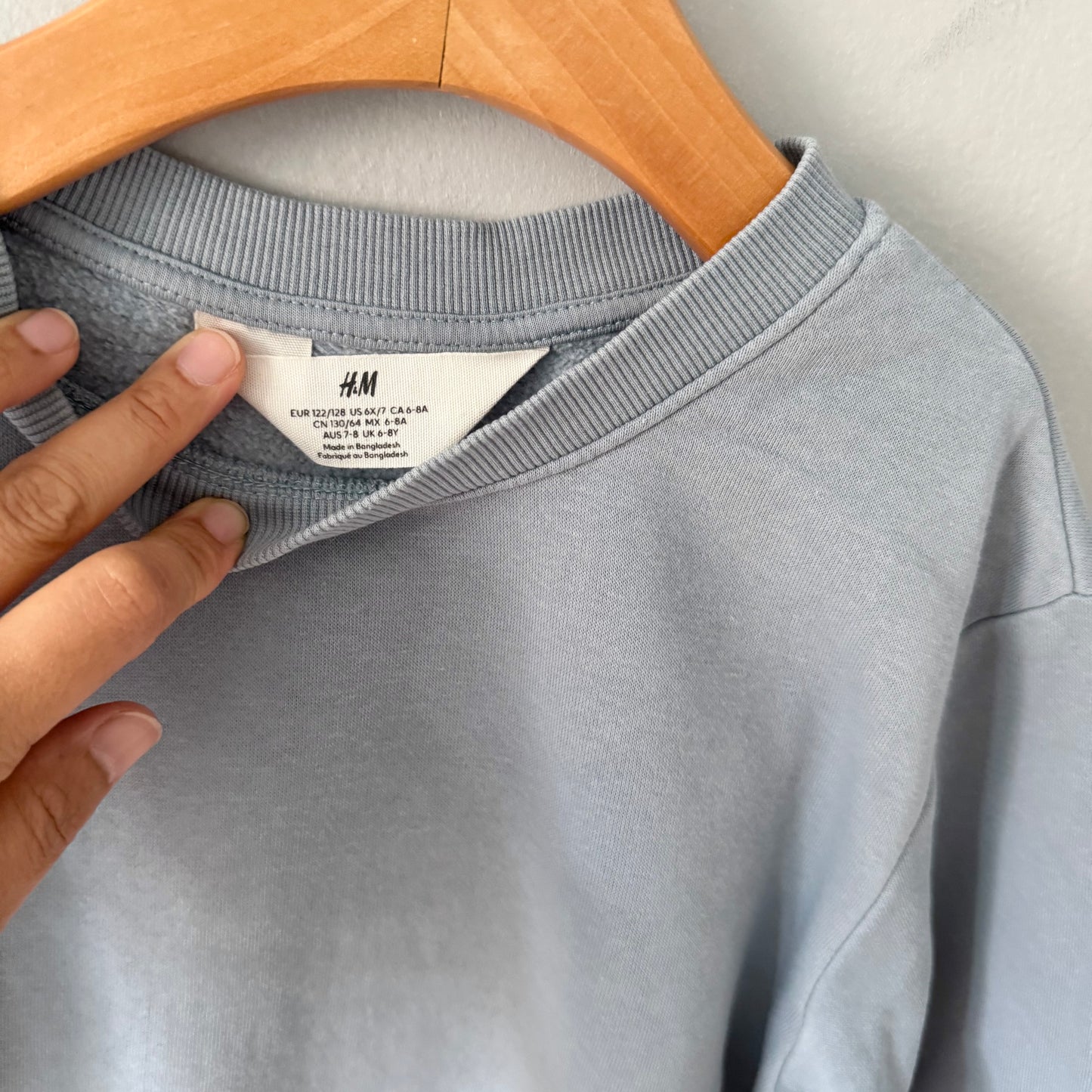 H&M / Smokey blue sweatshirt / 6-8Y