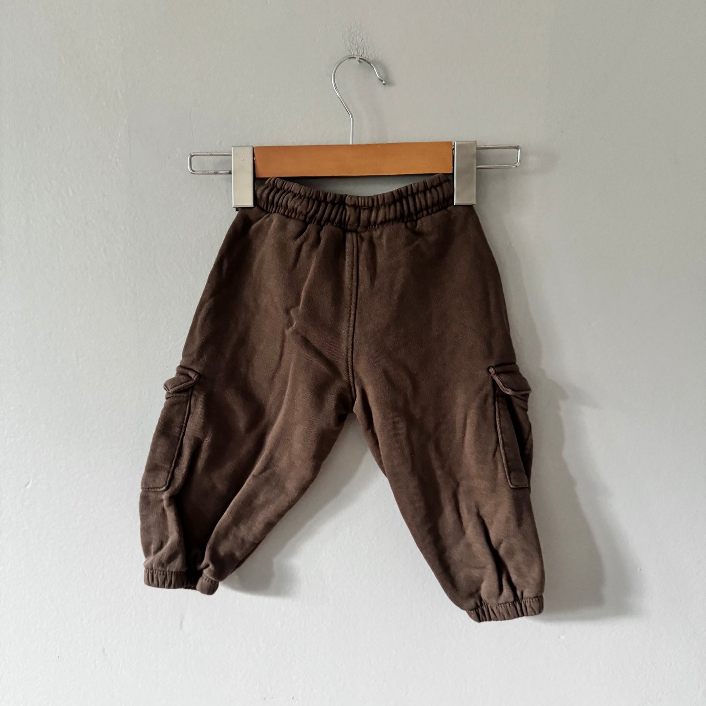Zara / Dark brown sweatpants / 2Y