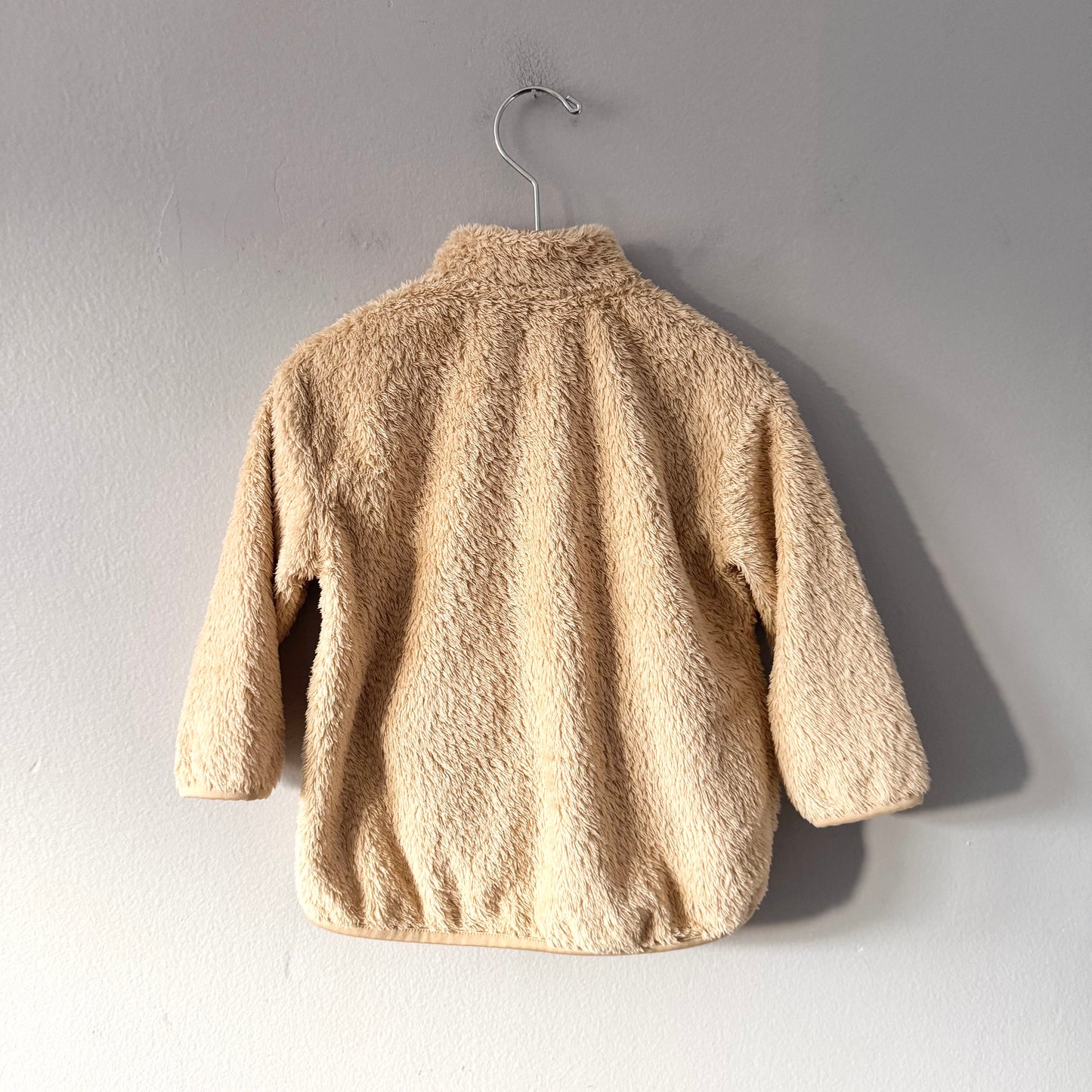 Uniqlo / Beige sherpa zip up / 18-24M