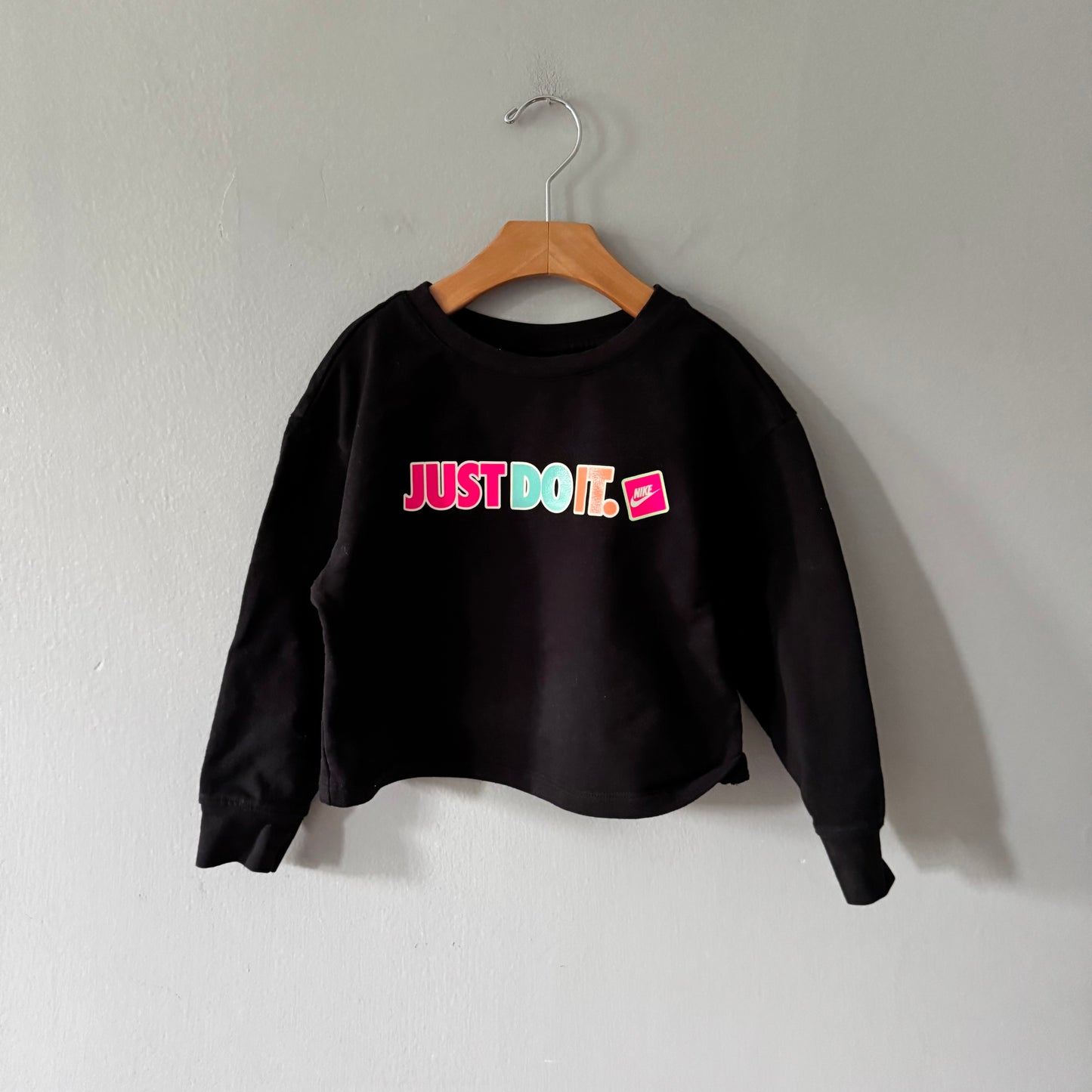 Nike / Black thin sweatshirt / 4-5Y