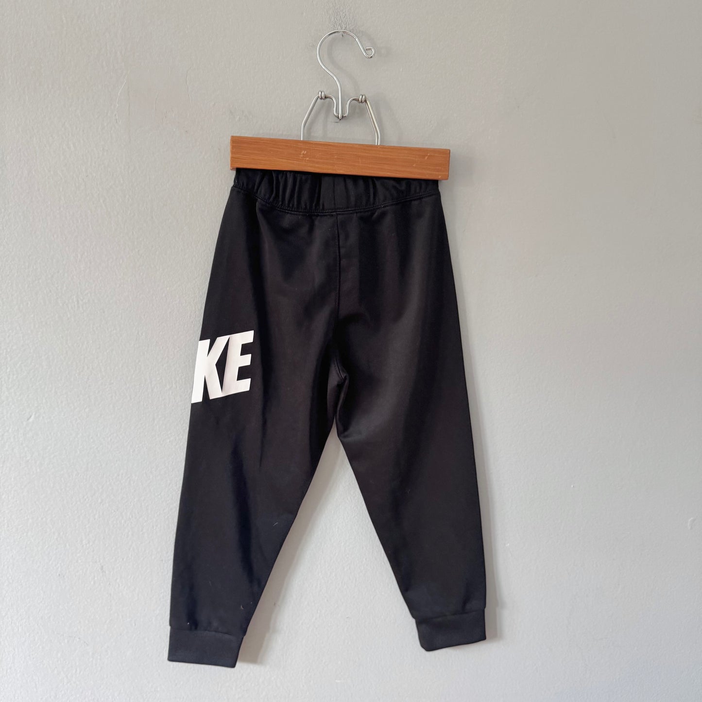 Nike / Black track suit pants / 3T